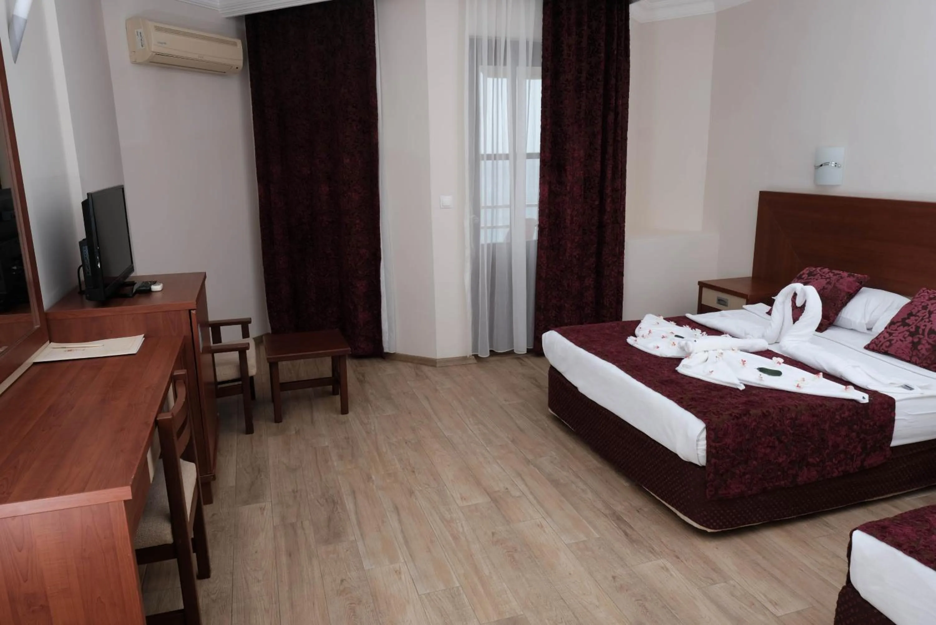 Photo of the whole room, Bed in Anitas Hotel