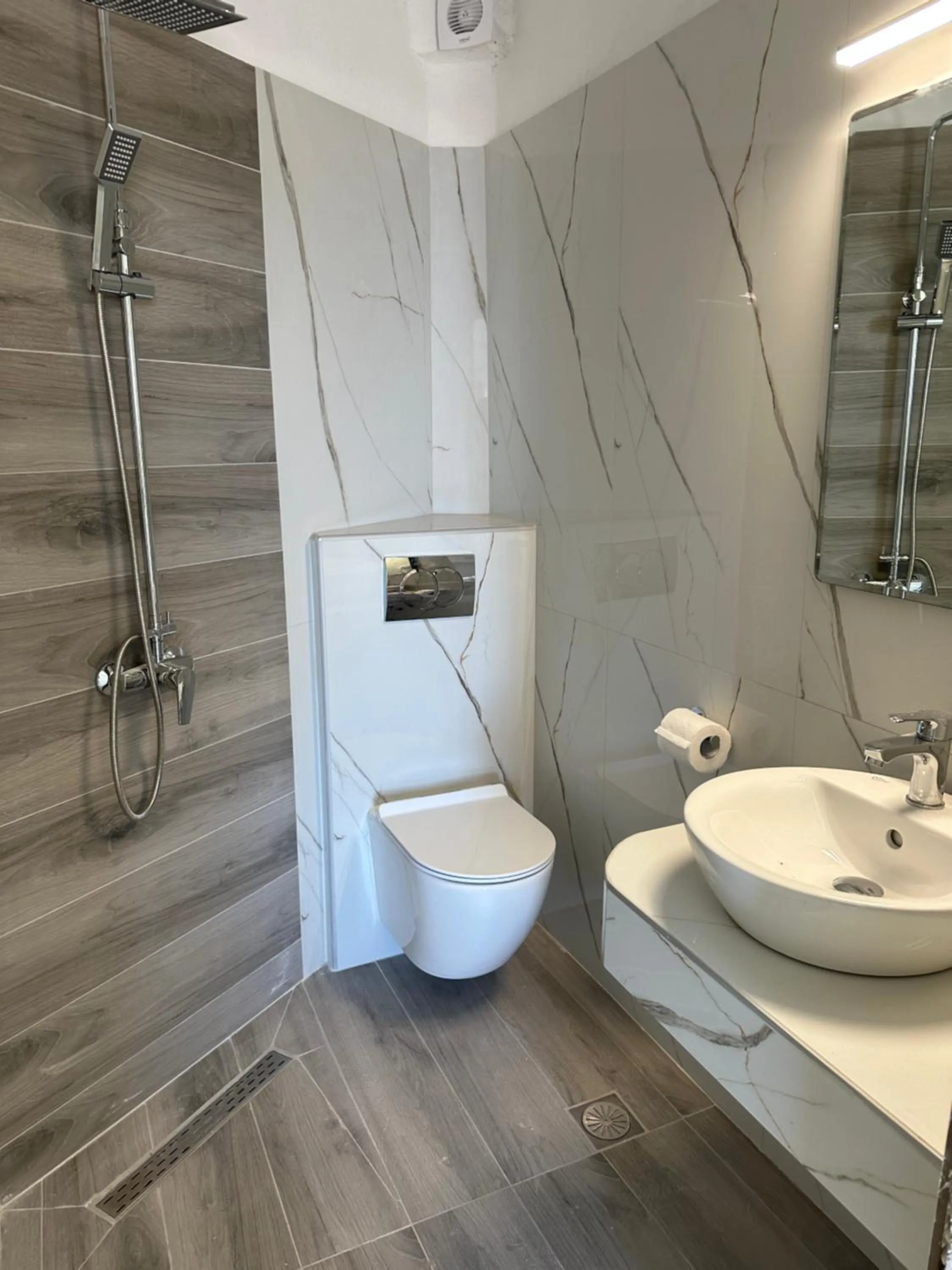 Shower in Mirto Beach Hotel & Restaurant