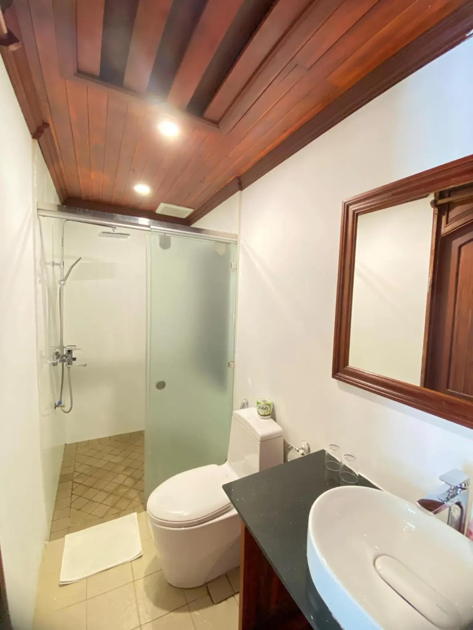 Shower in Luang Prabang Sirikili Villa River View Shower in Luang Prabang Sirikili Villa River View