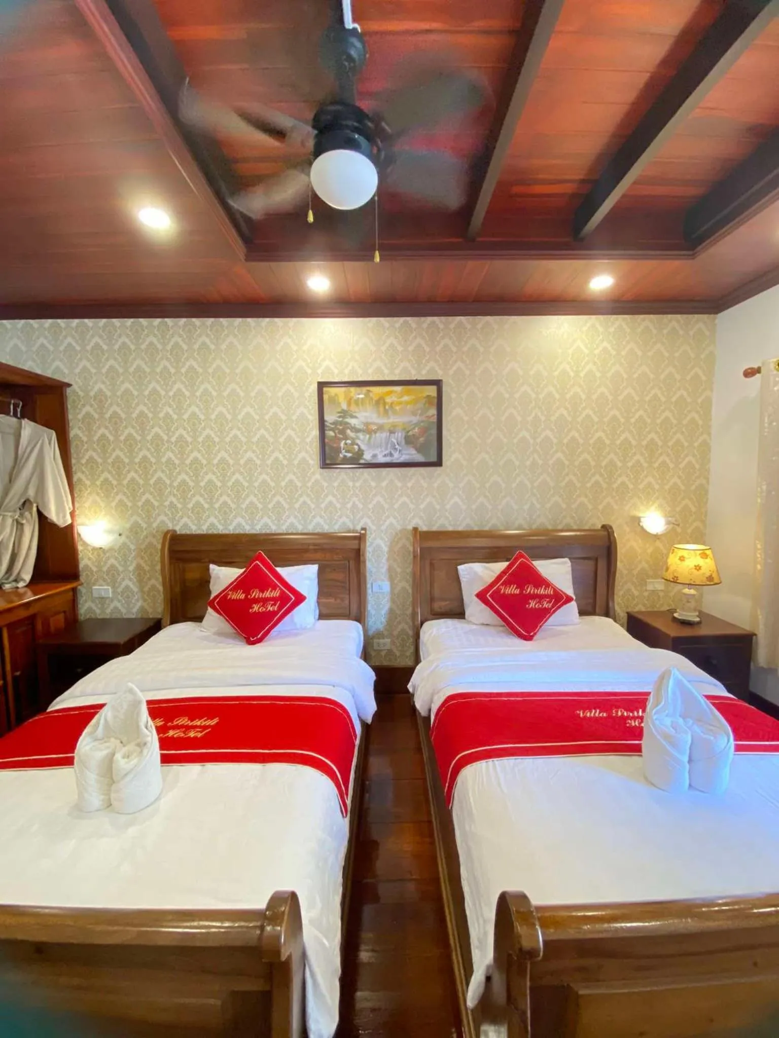 Bed in Luang Prabang Villa Sirikili River View