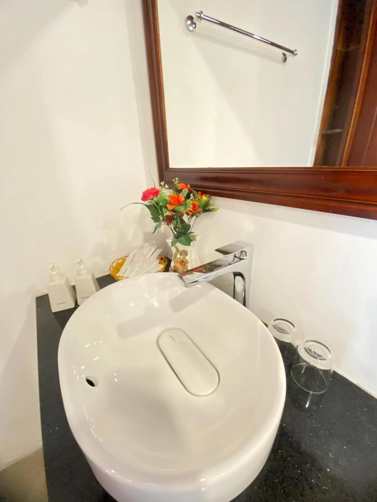 Shower in Luang Prabang Villa Sirikili River View