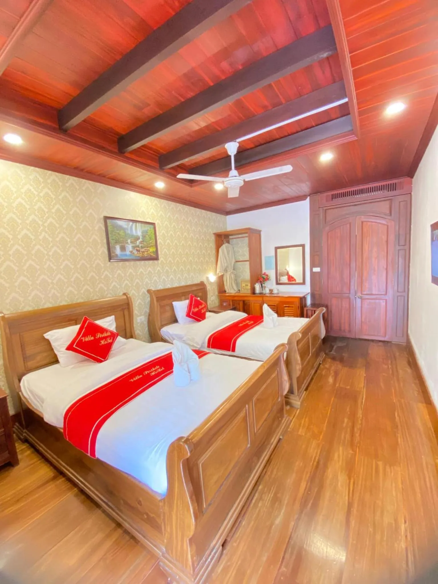 Bed in Luang Prabang Villa Sirikili River View