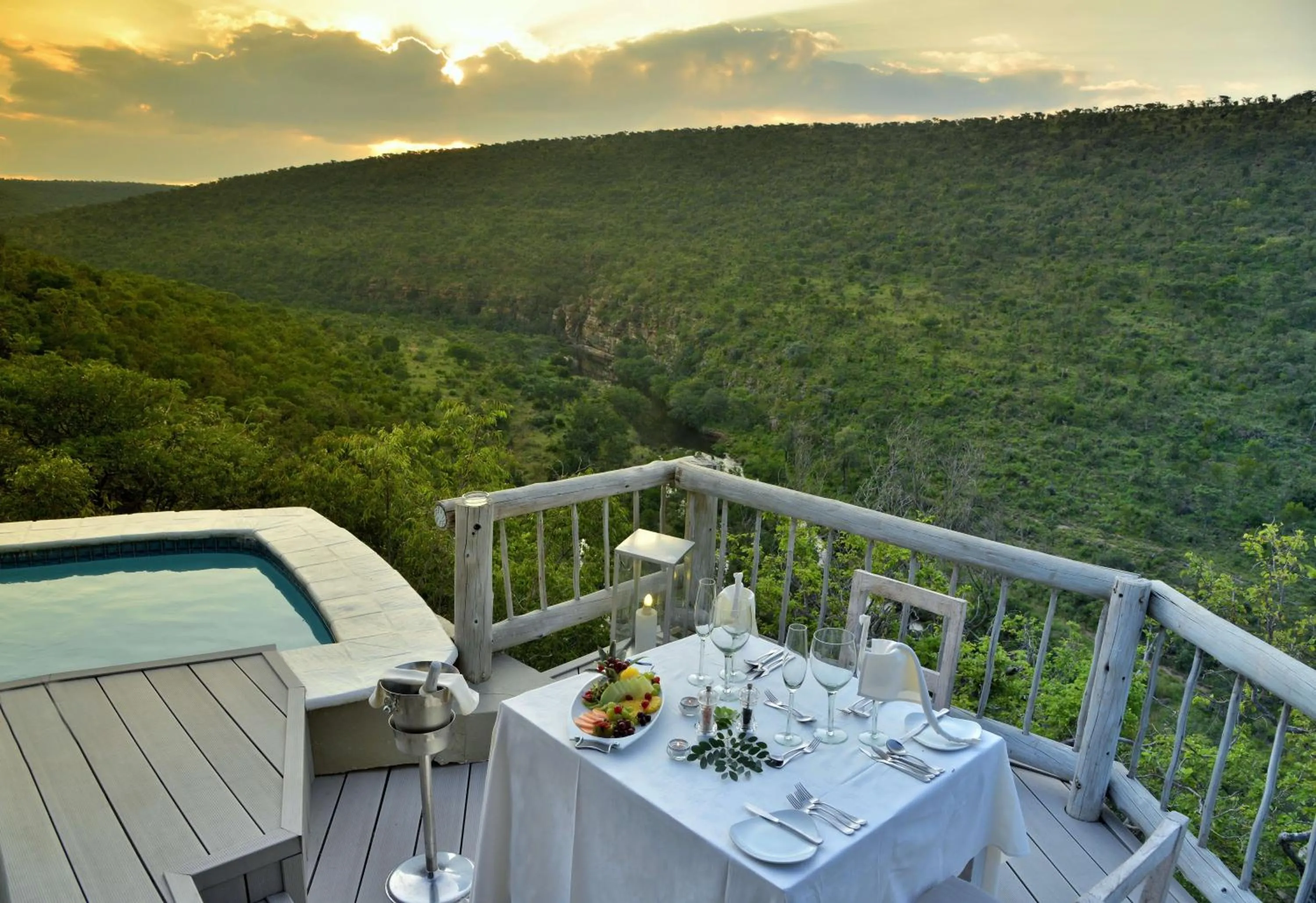 Balcony/Terrace in Clifftop Exclusive Safari Hideaway