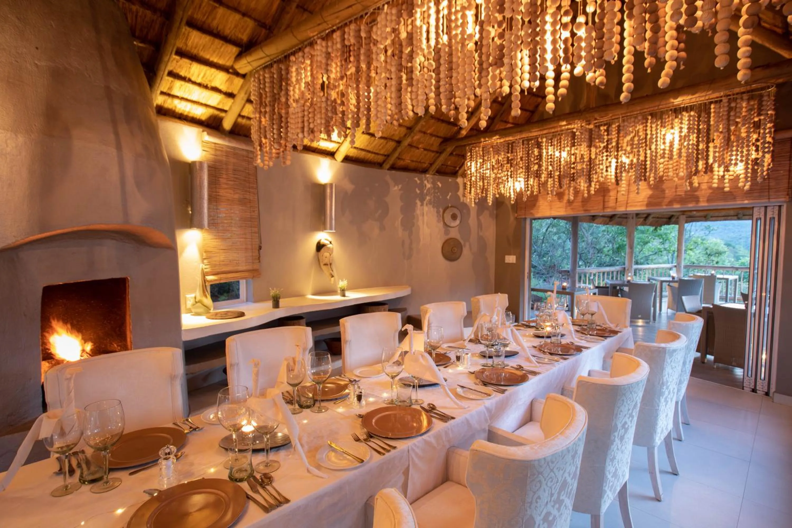Dining area in Clifftop Exclusive Safari Hideaway