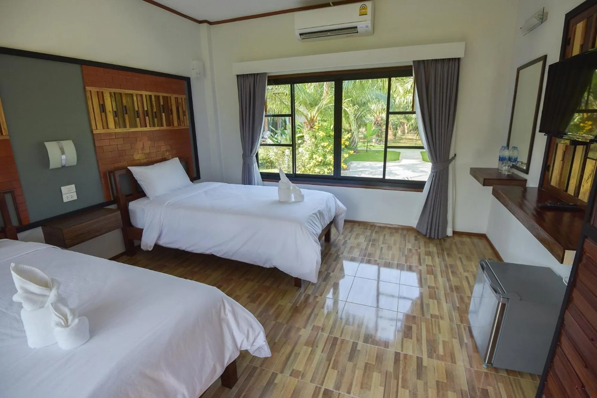 Photo of the whole room, Bed in Palm Pran Resort