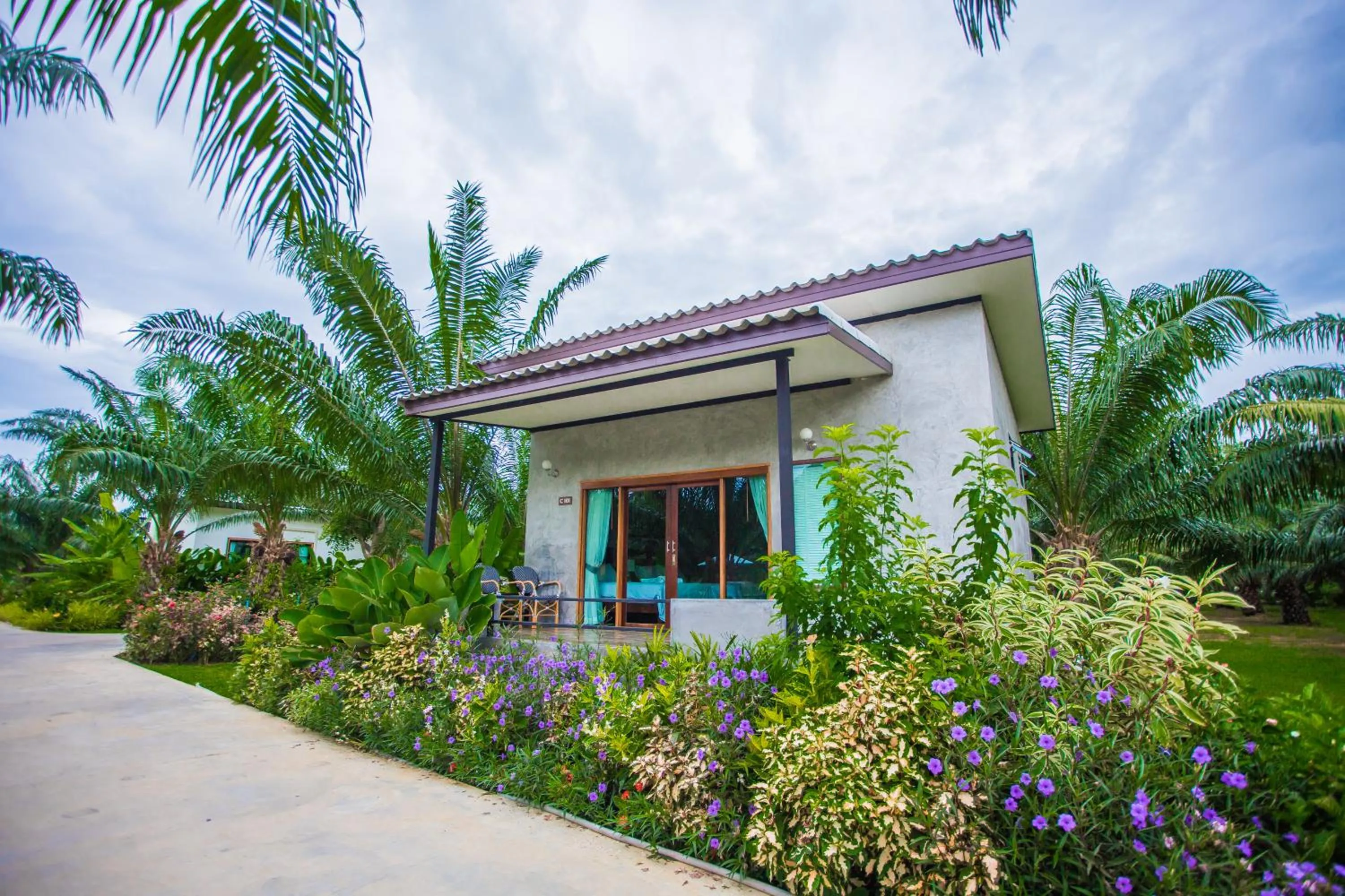 Property building in Palm Pran Resort
