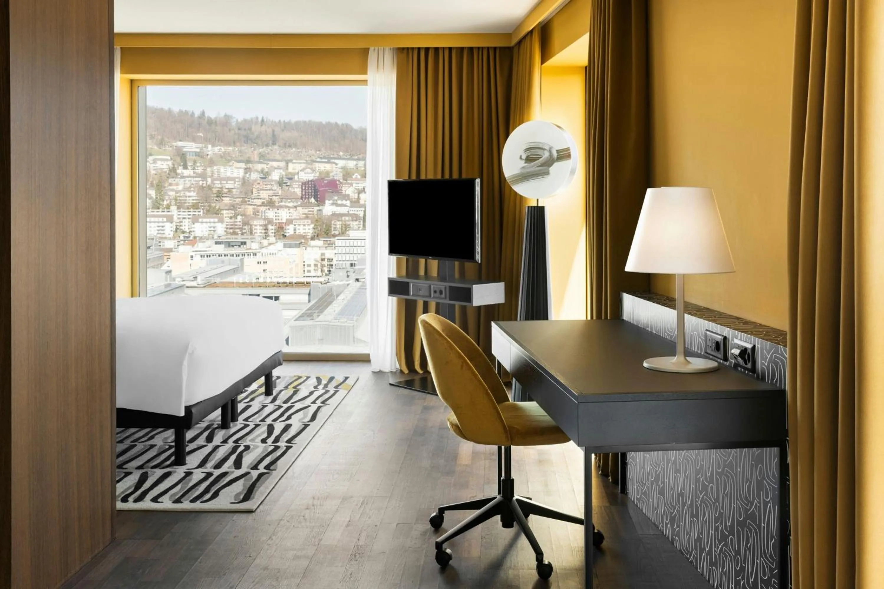 Photo of the whole room, Bed in Renaissance Zurich Tower Hotel