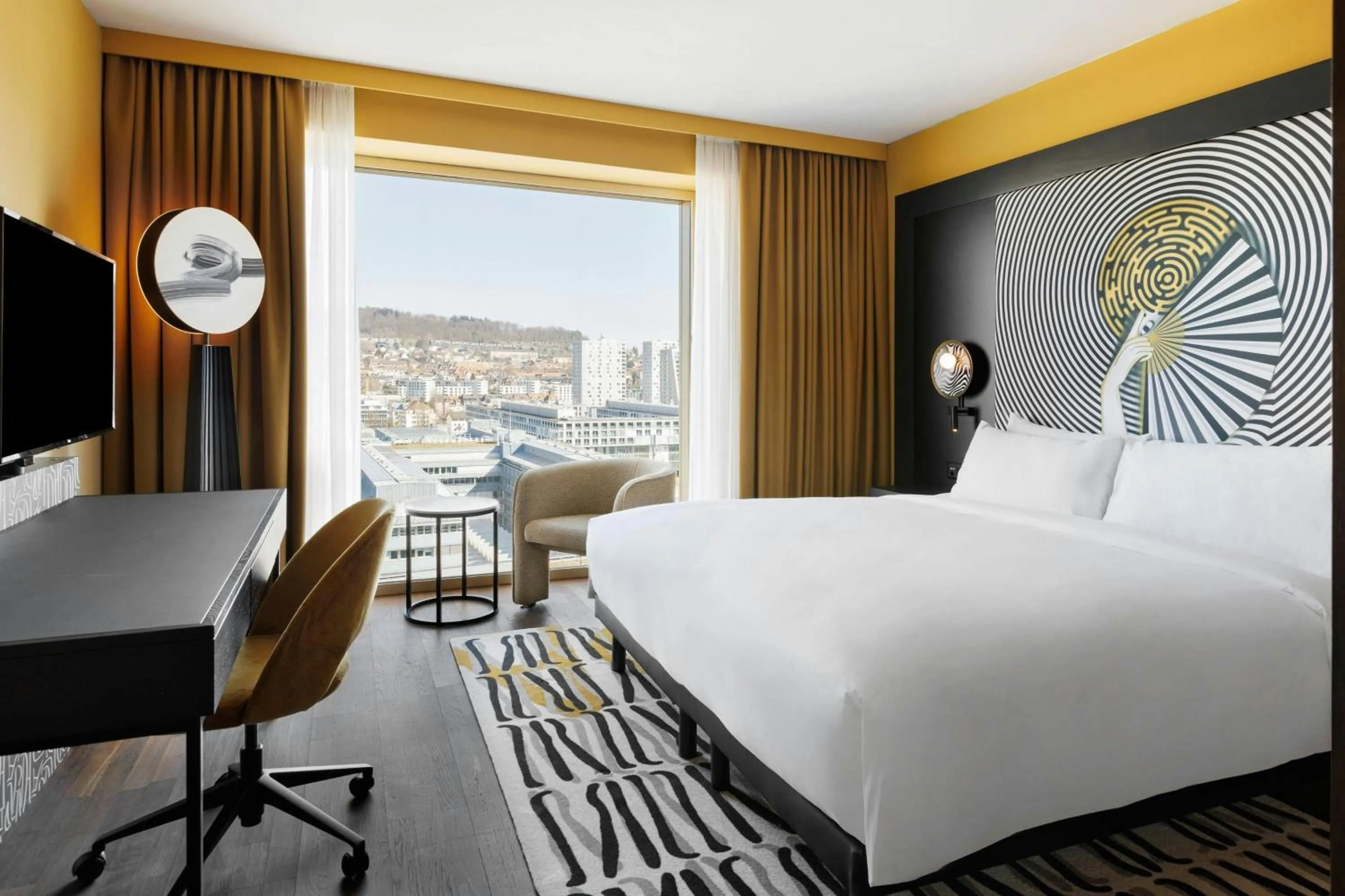 Photo of the whole room, Bed in Renaissance Zurich Tower Hotel