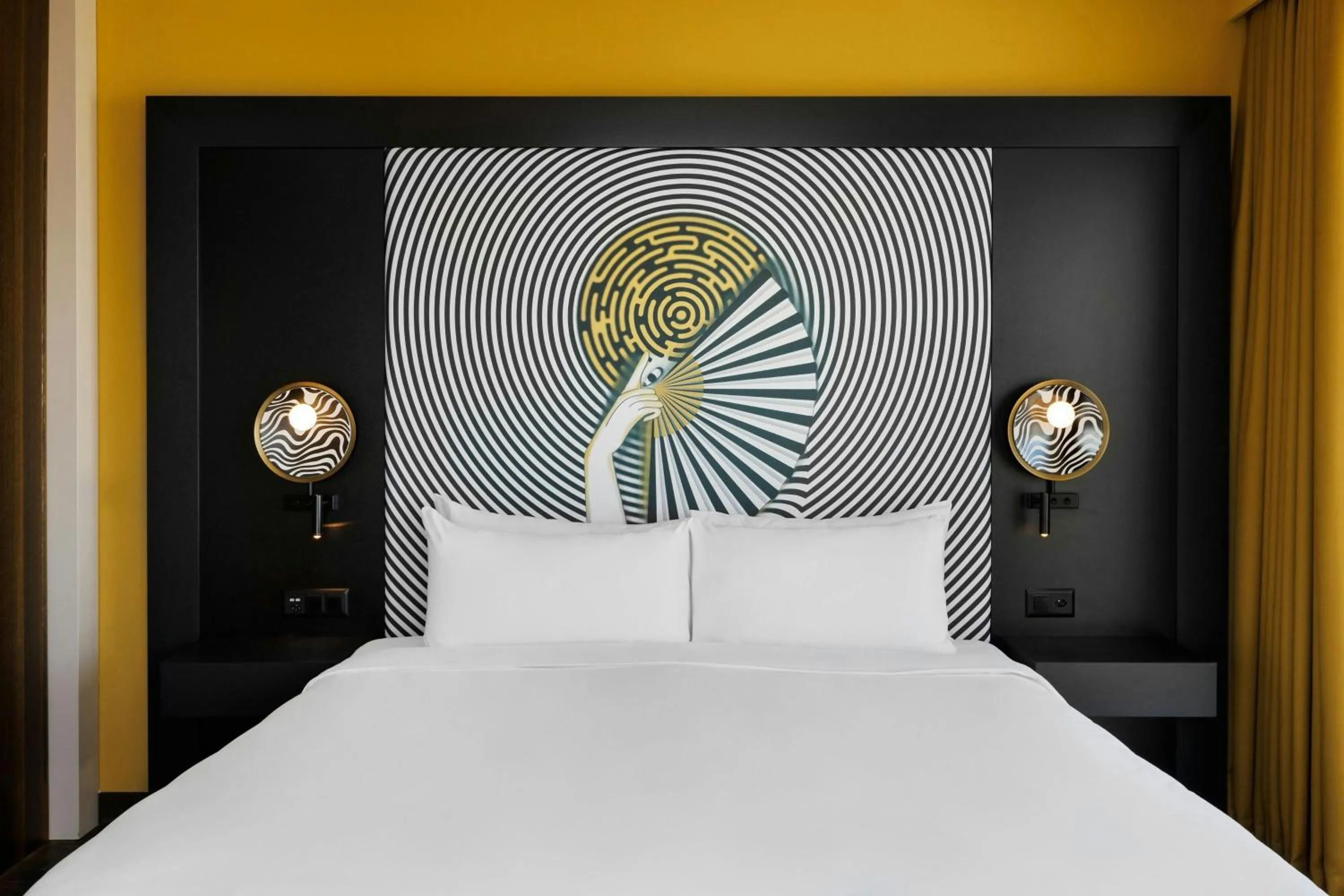 Photo of the whole room, Bed in Renaissance Zurich Tower Hotel