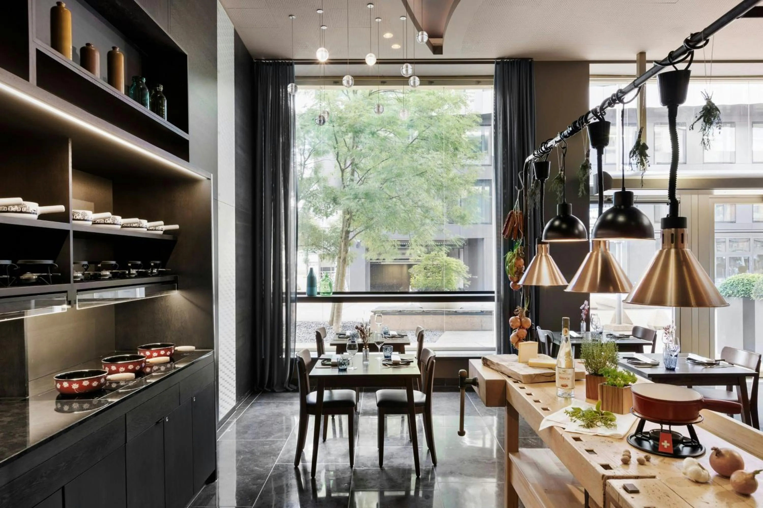 Restaurant/places to eat in Renaissance Zurich Tower Hotel