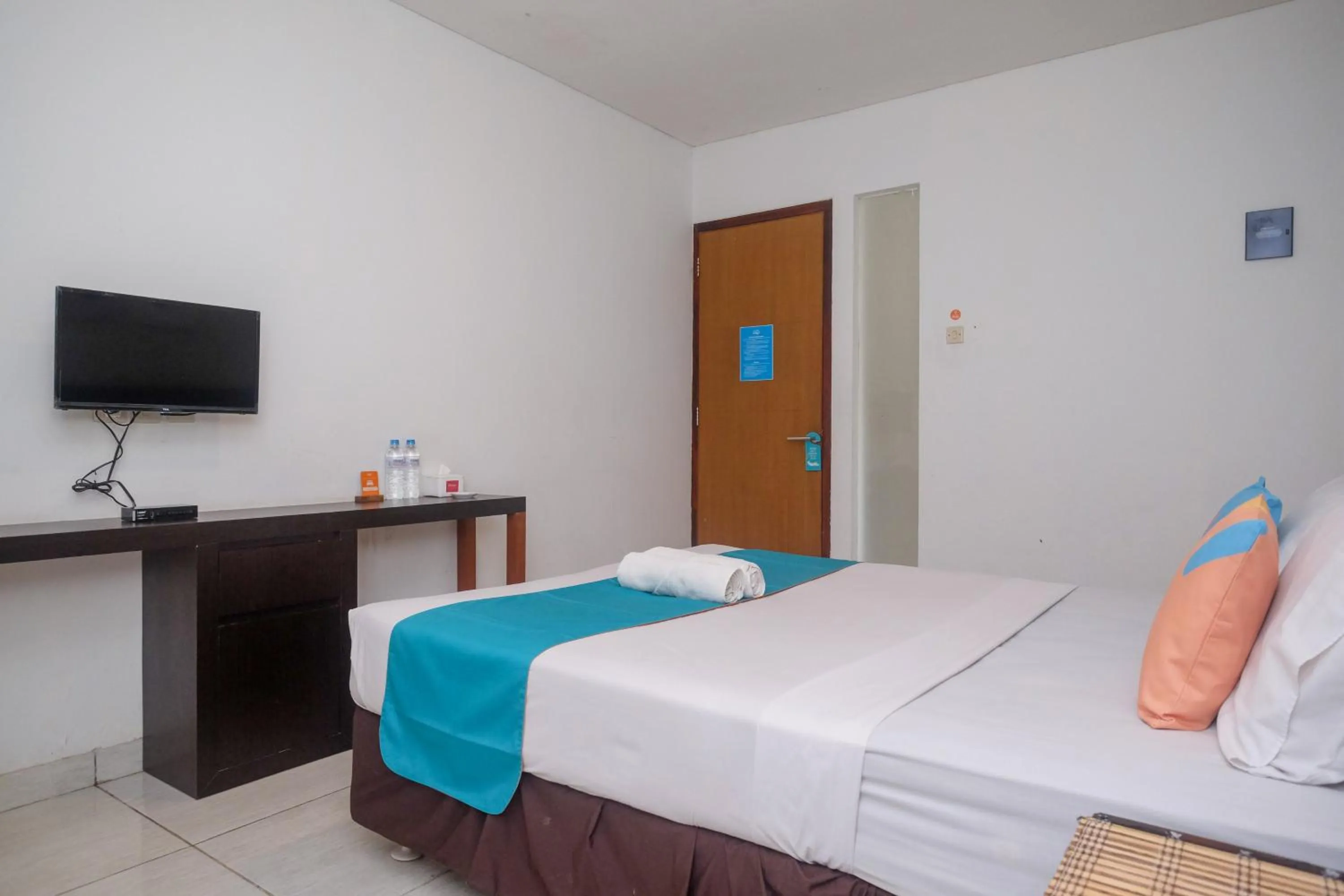 Bedroom, Bed in Sans Hotel Prime Cailendra Yogyakarta by RedDoorz