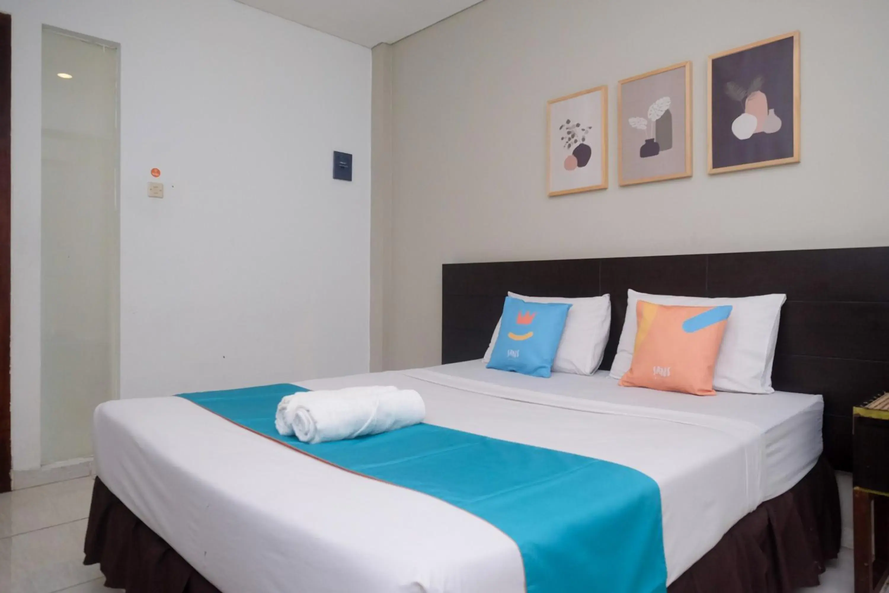 Superior Double Room in Sans Hotel Prime Cailendra Yogyakarta by RedDoorz Superior Double Room in Sans Hotel Prime Cailendra Yogyakarta by RedDoorz