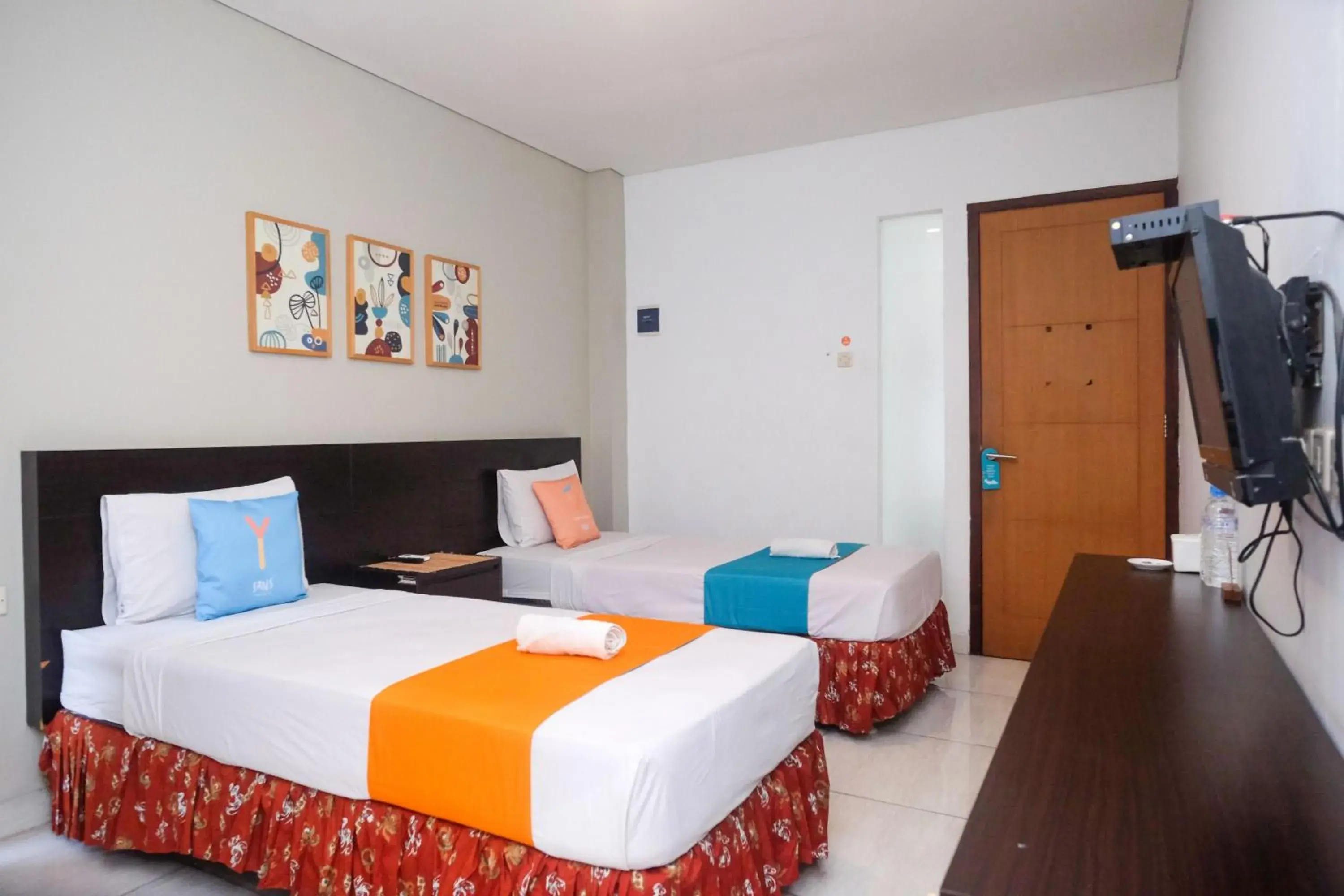 Superior Twin Room in Sans Hotel Prime Cailendra Yogyakarta by RedDoorz Superior Twin Room in Sans Hotel Prime Cailendra Yogyakarta by RedDoorz