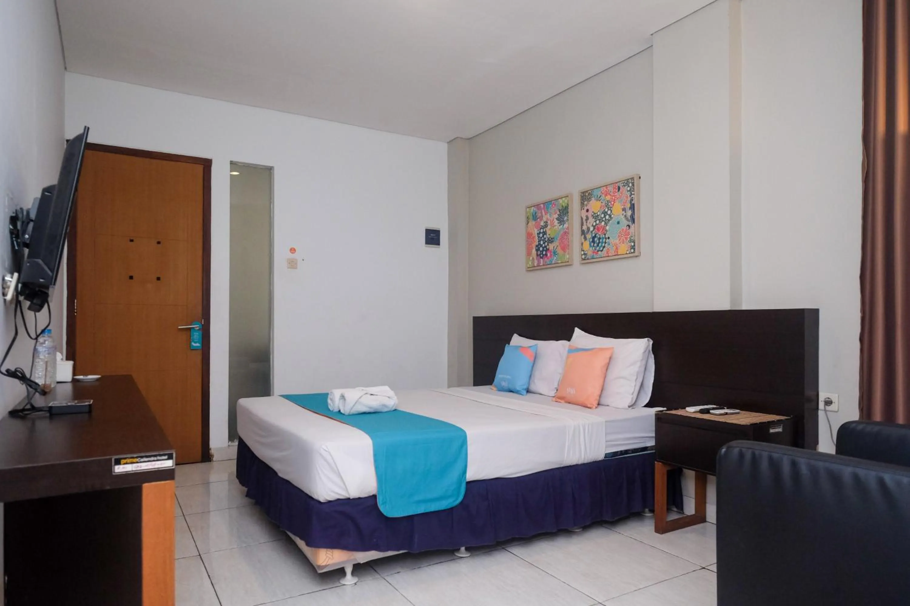 Bedroom, Bed in Sans Hotel Prime Cailendra Yogyakarta by RedDoorz