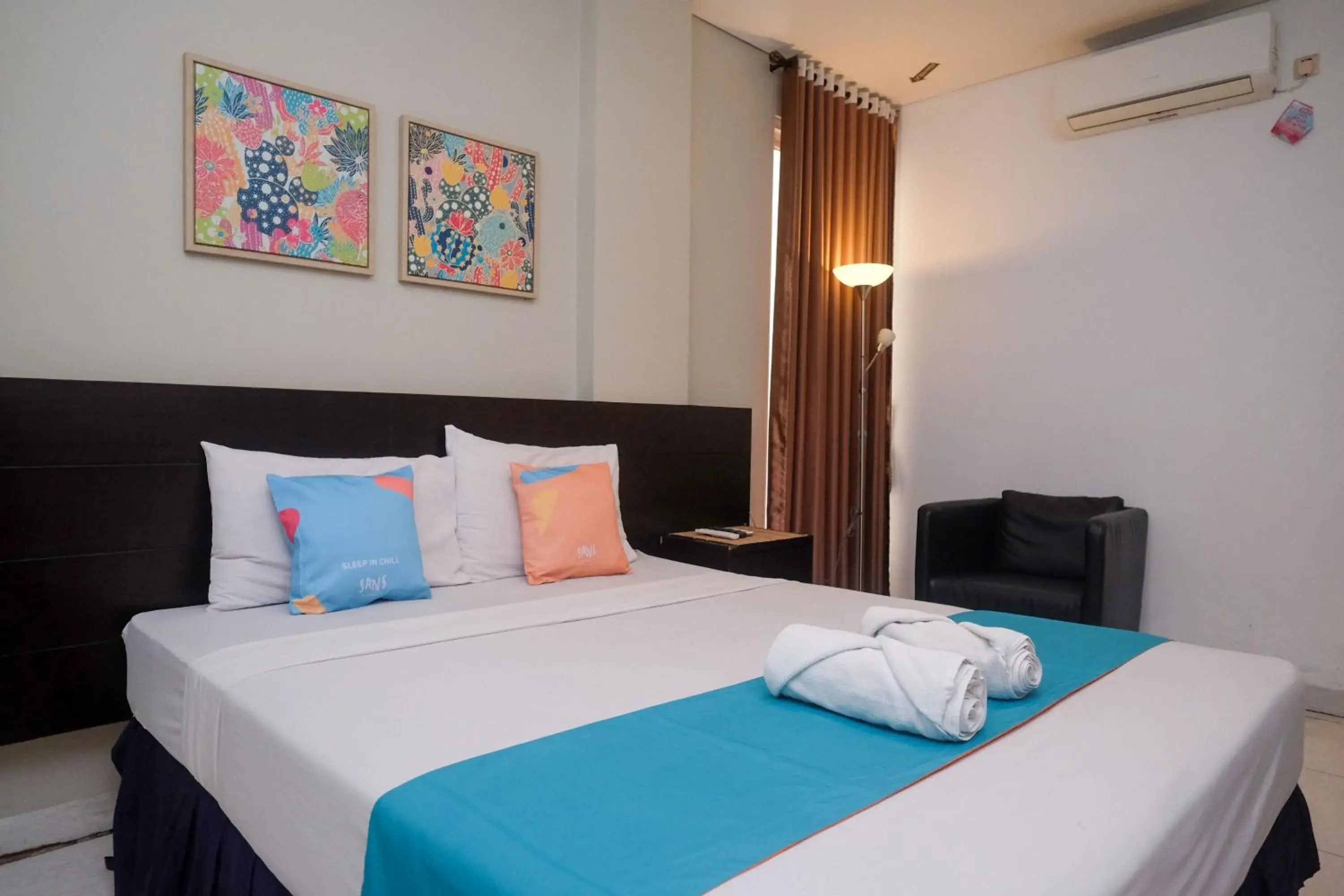 Deluxe Double Room in Sans Hotel Prime Cailendra Yogyakarta by RedDoorz Deluxe Double Room in Sans Hotel Prime Cailendra Yogyakarta by RedDoorz