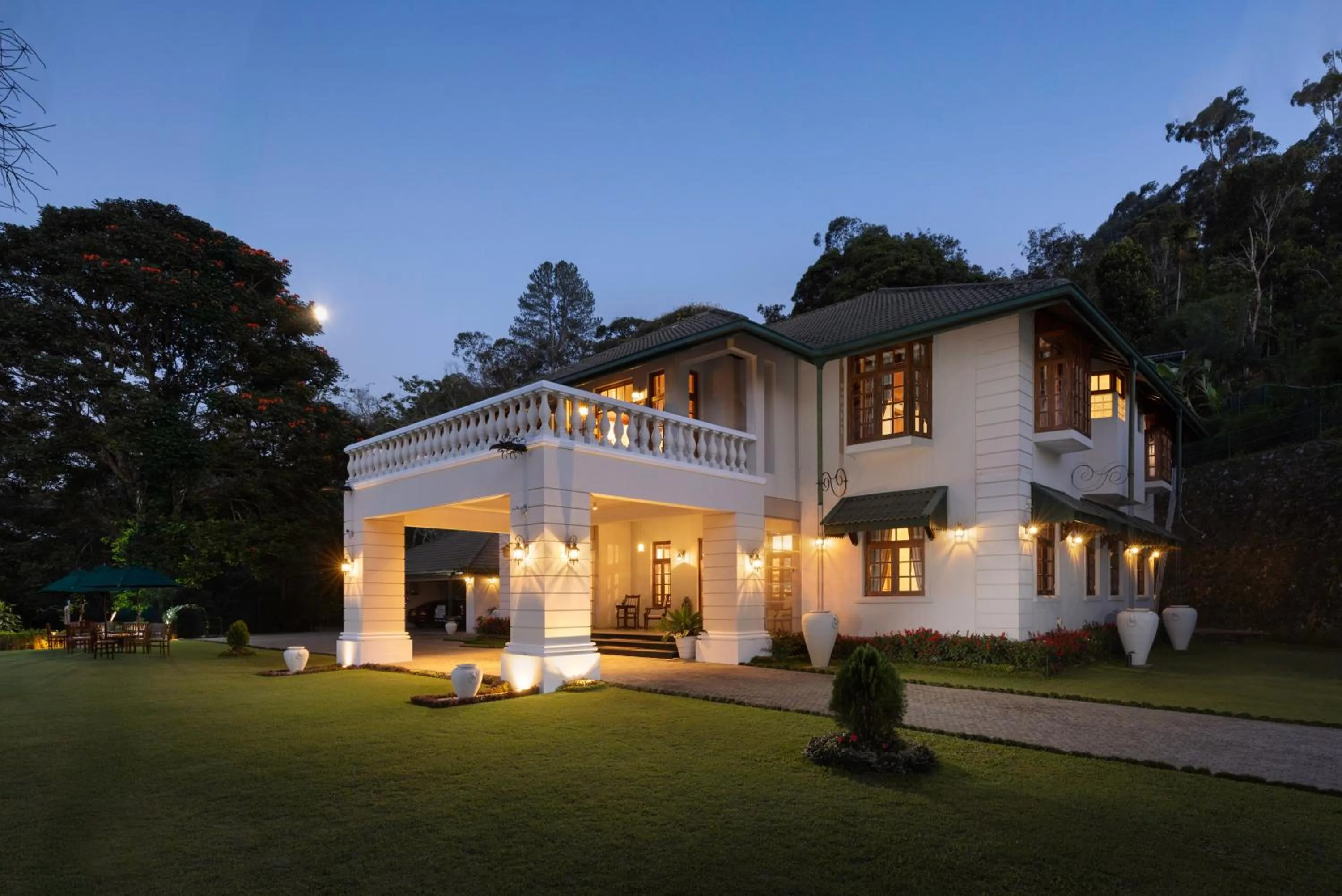 Night in Manor House Bandarawela By Seven Angels