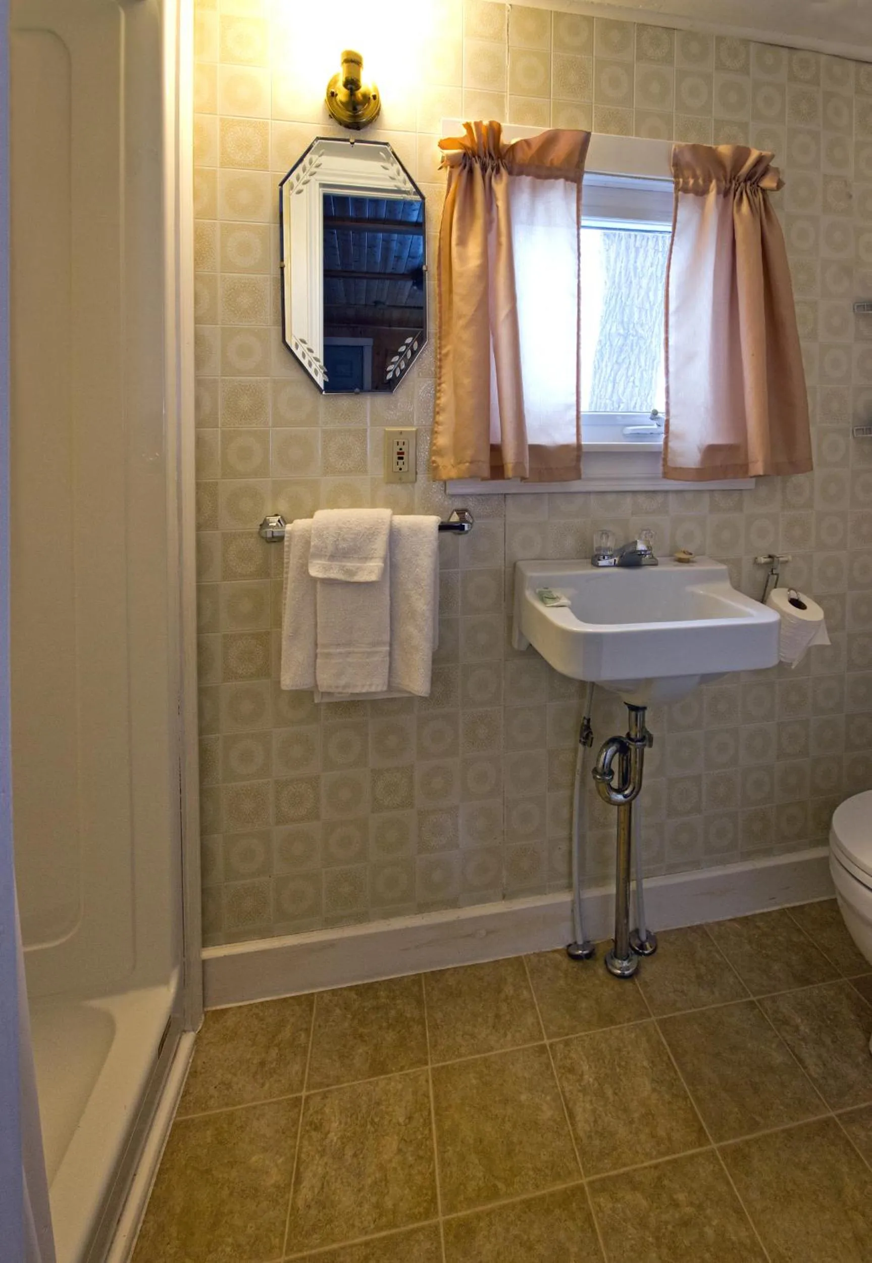 Bathroom in Mackenzie Motel & Cottages
