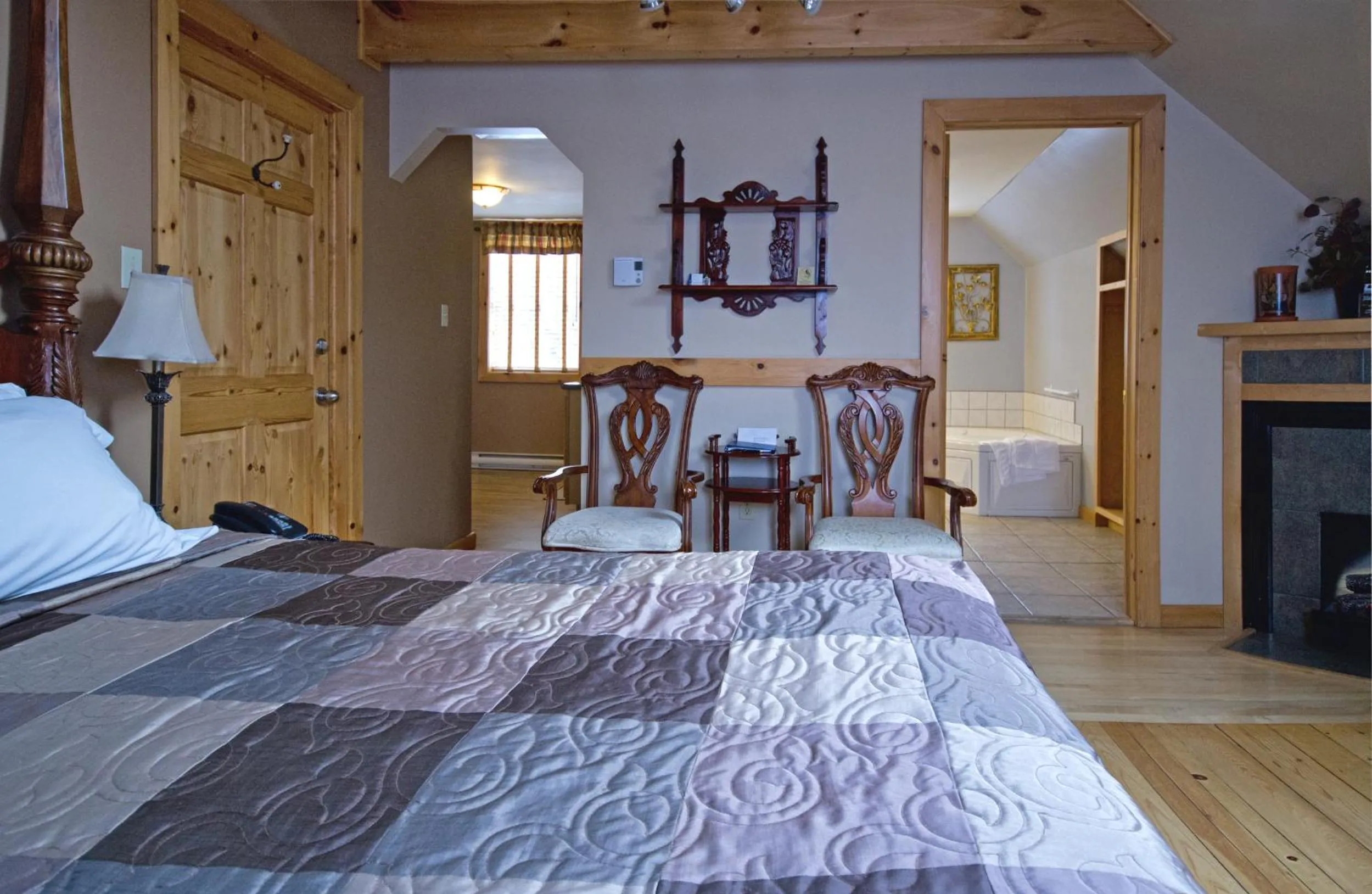 Bedroom, Bed in Mackenzie Motel & Cottages