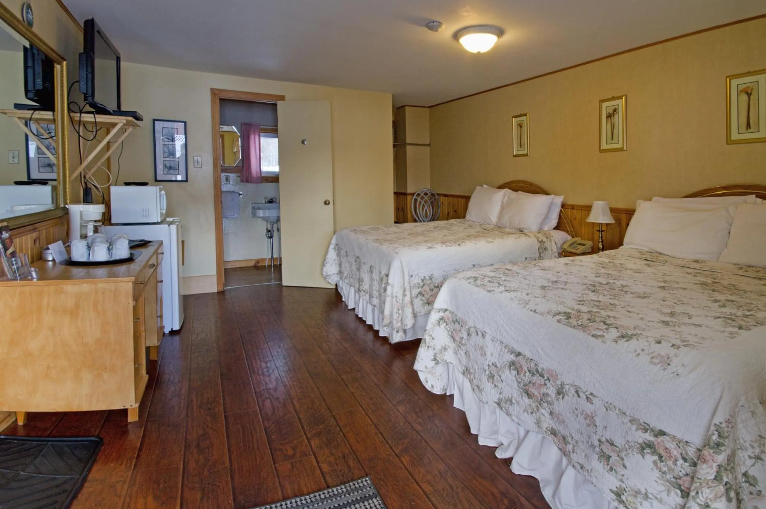 Bed in Mackenzie Motel & Cottages