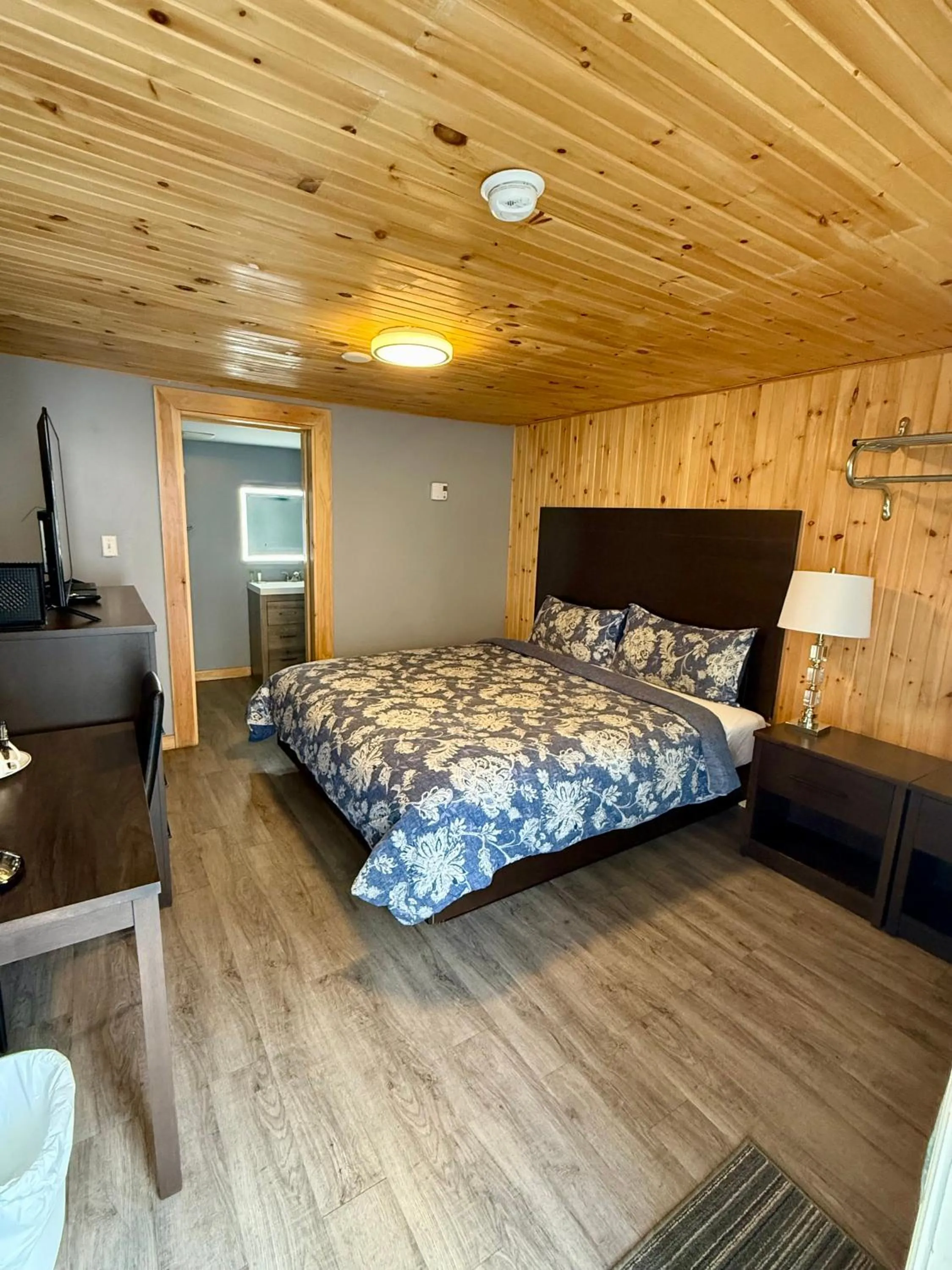 Bed in Mackenzie Motel & Cottages