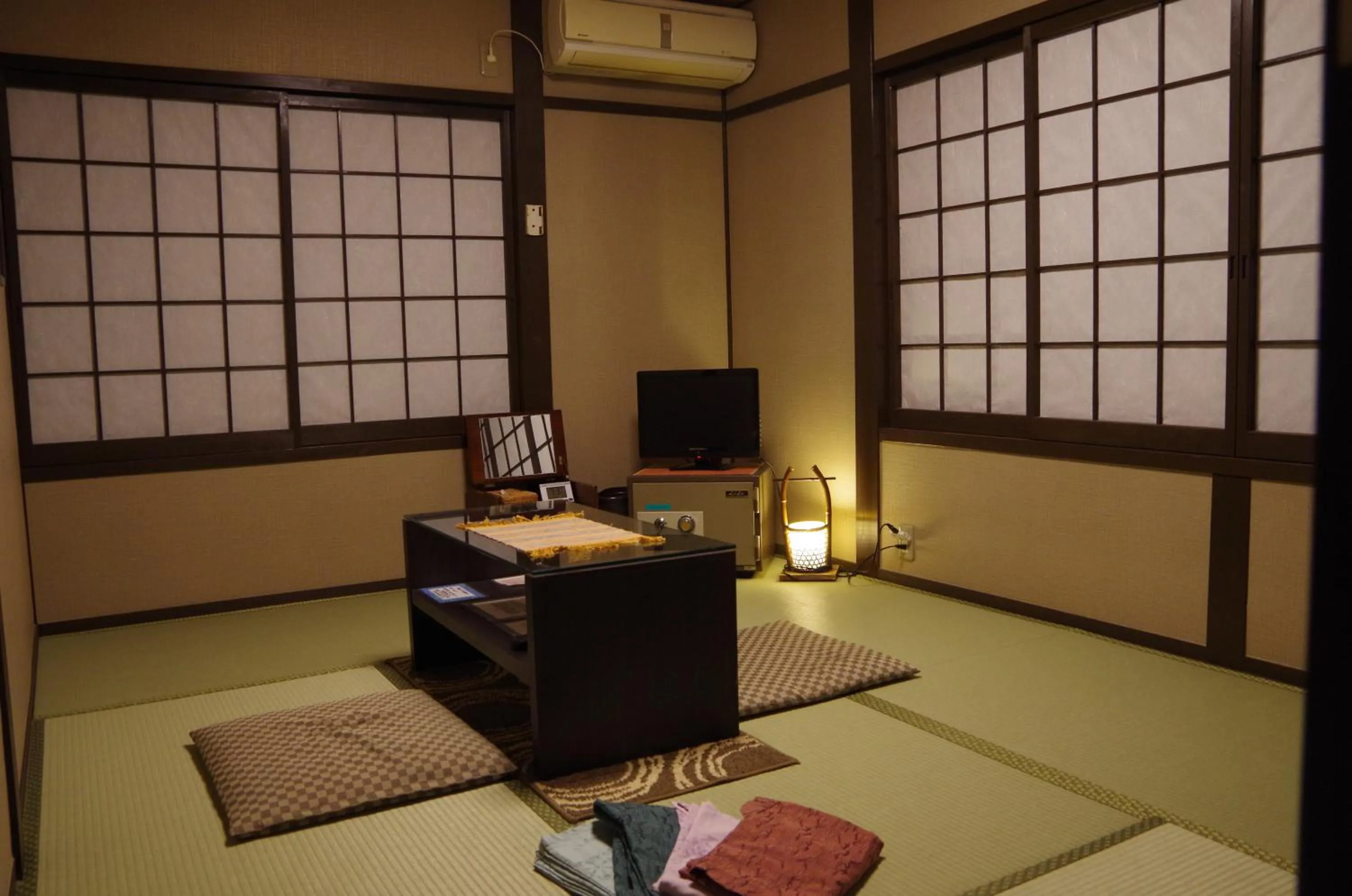 Photo of the whole room in Ryoso Chatani