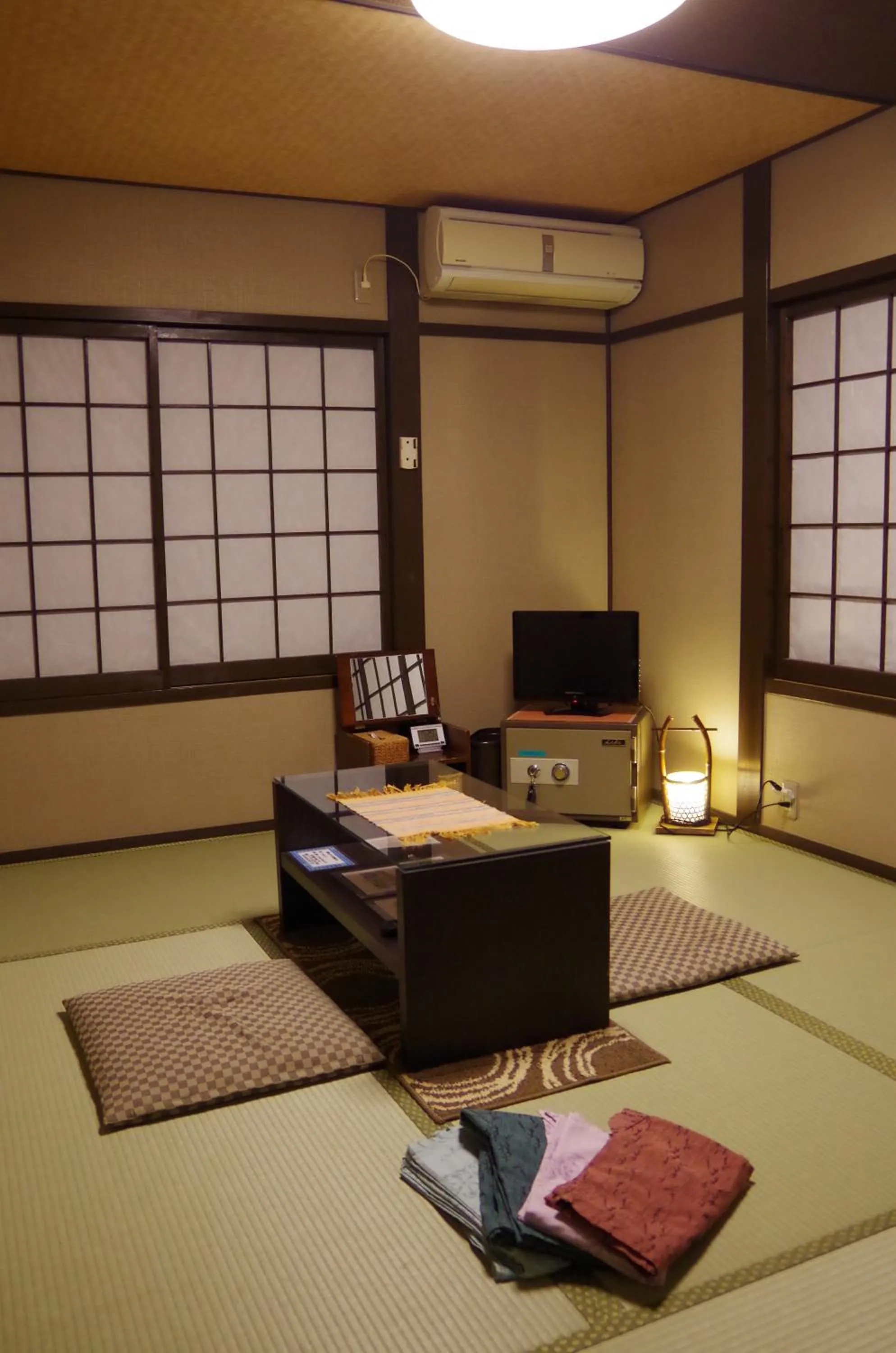 Photo of the whole room in Ryoso Chatani
