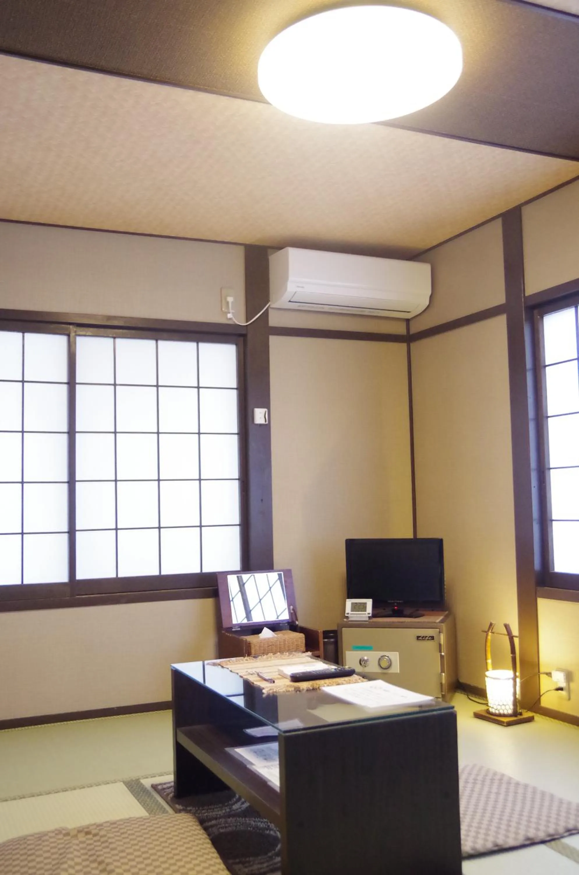 Photo of the whole room in Ryoso Chatani