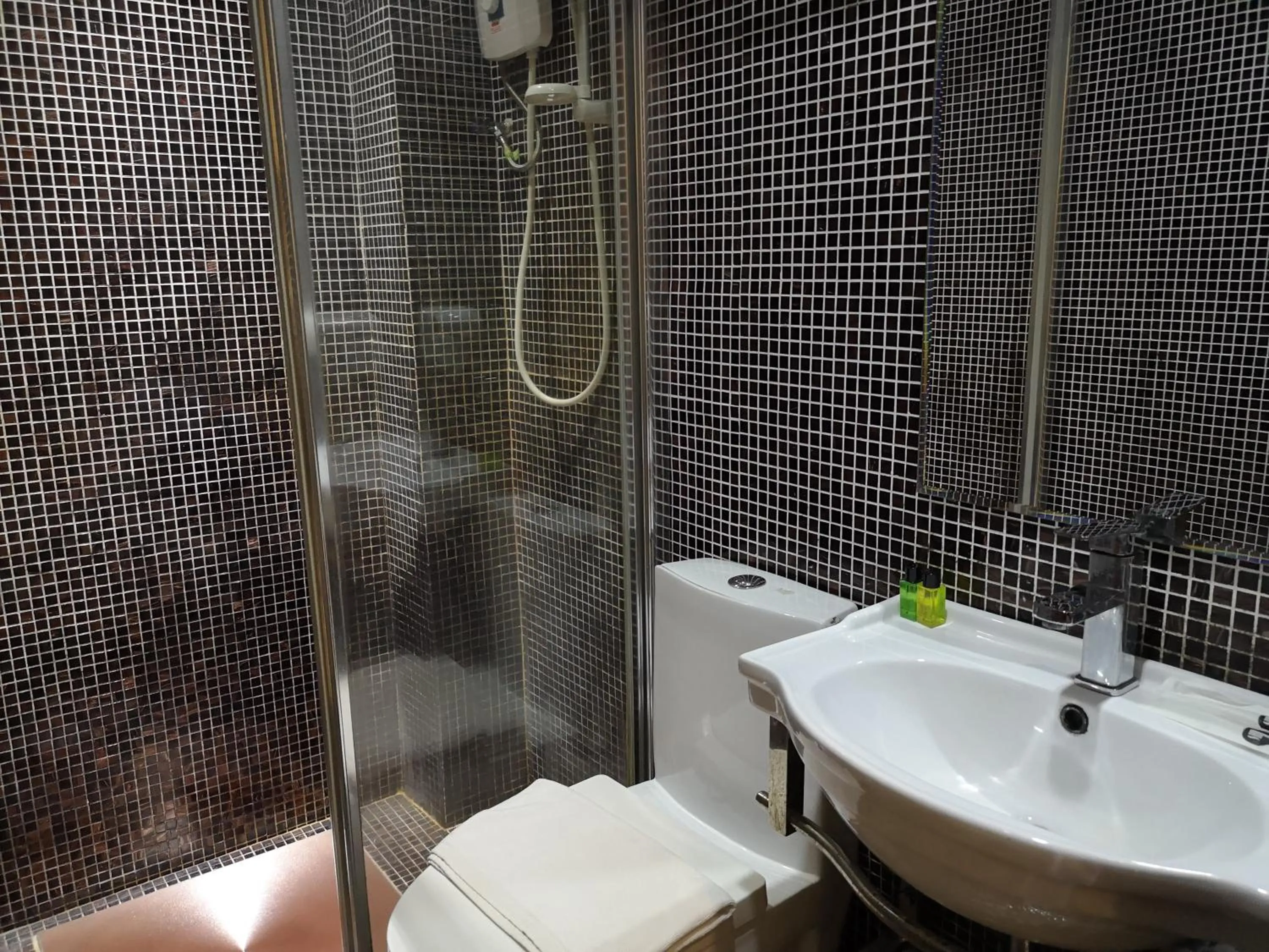 Shower in Hotel Grand Palace Ampang