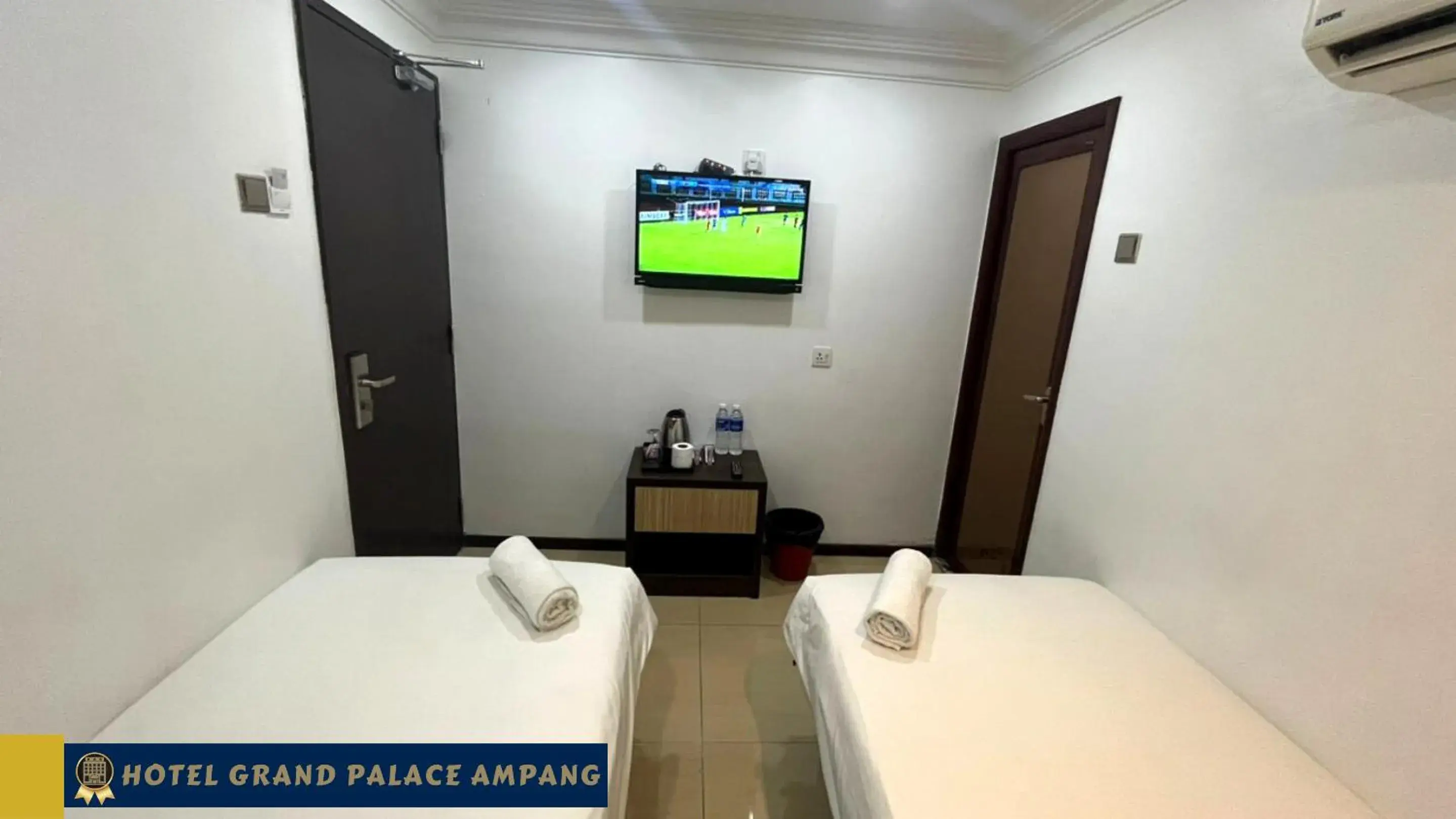 Bed, TV/Entertainment Center in Hotel Grand Palace Ampang