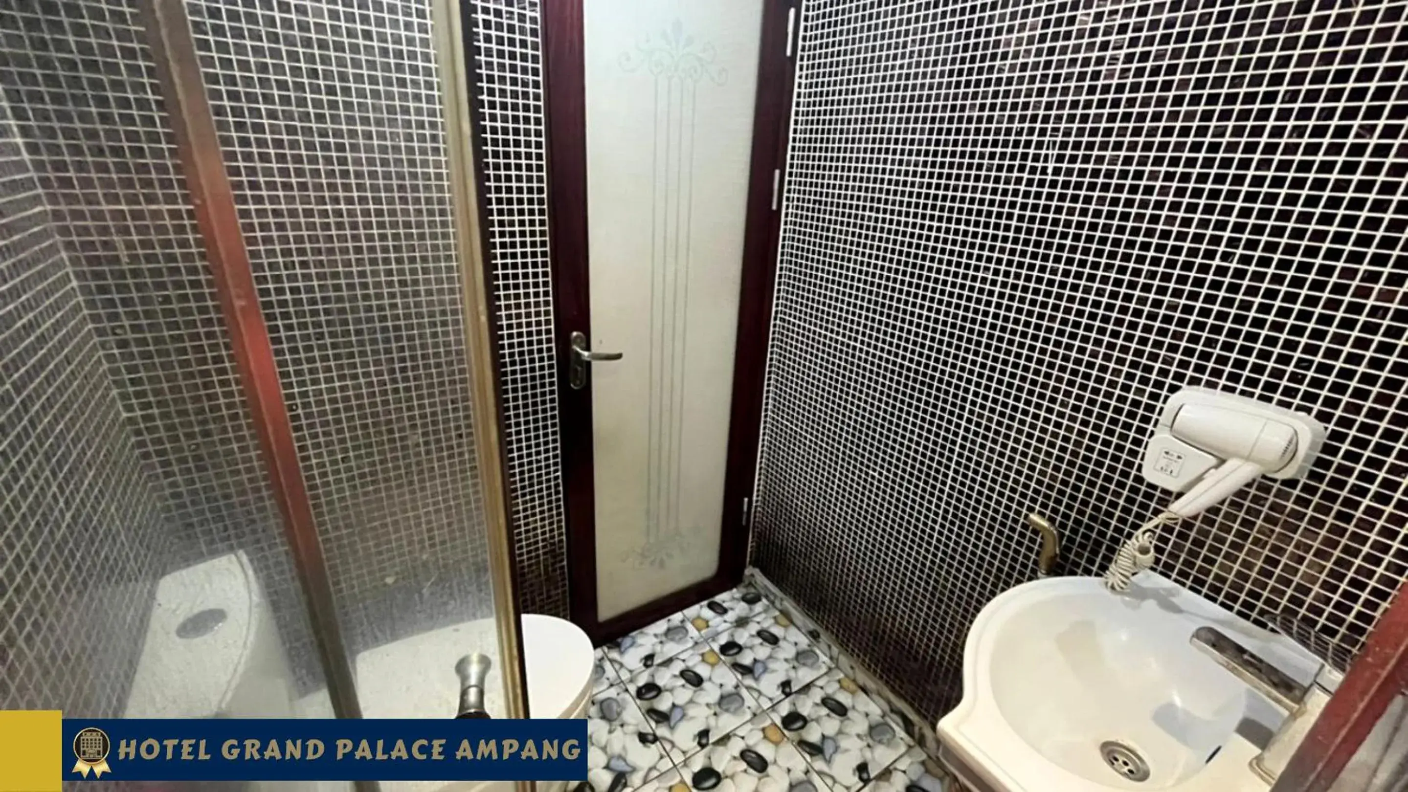 Shower, Bathroom in Hotel Grand Palace Ampang