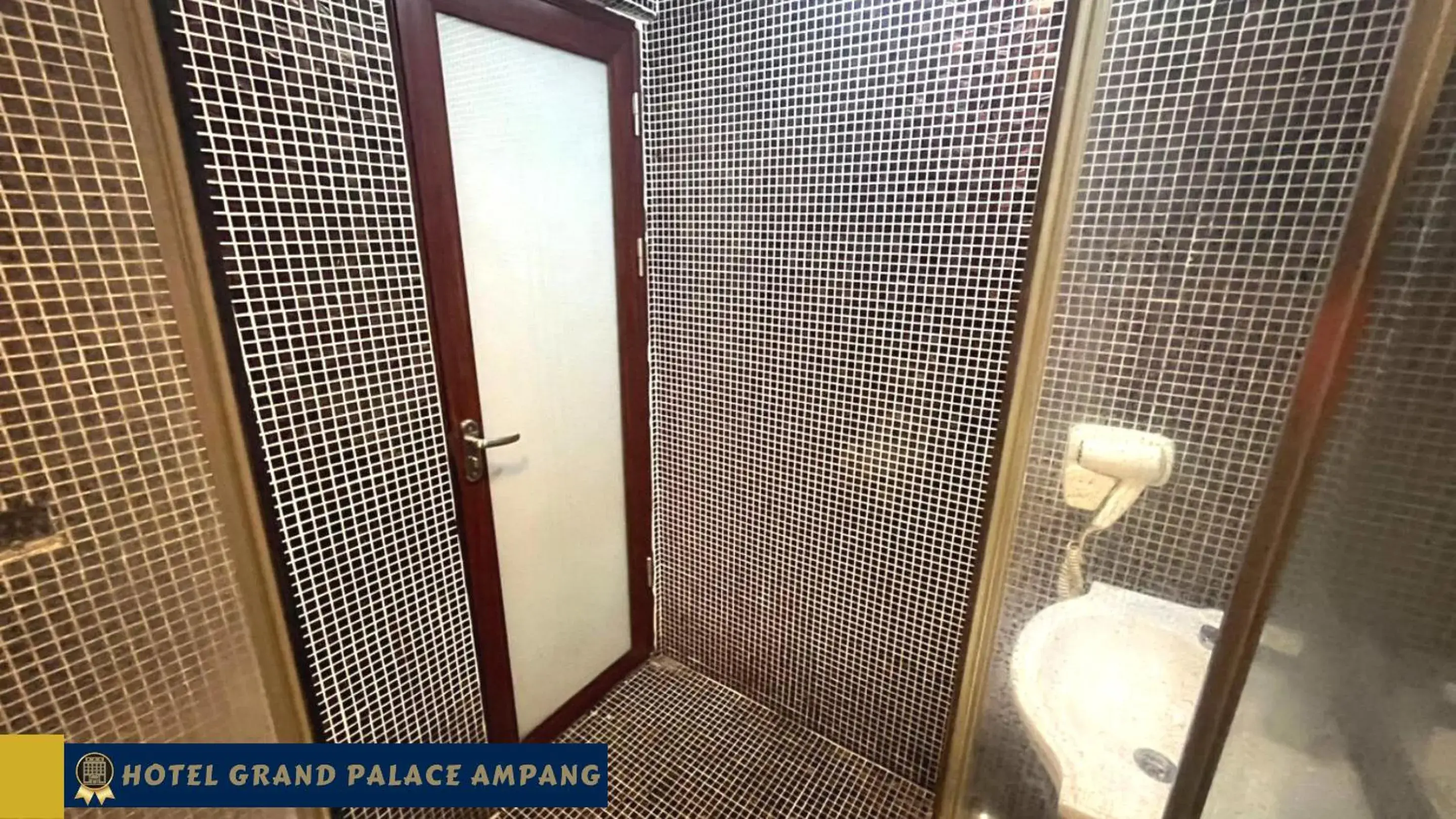 Shower, Bathroom in Hotel Grand Palace Ampang