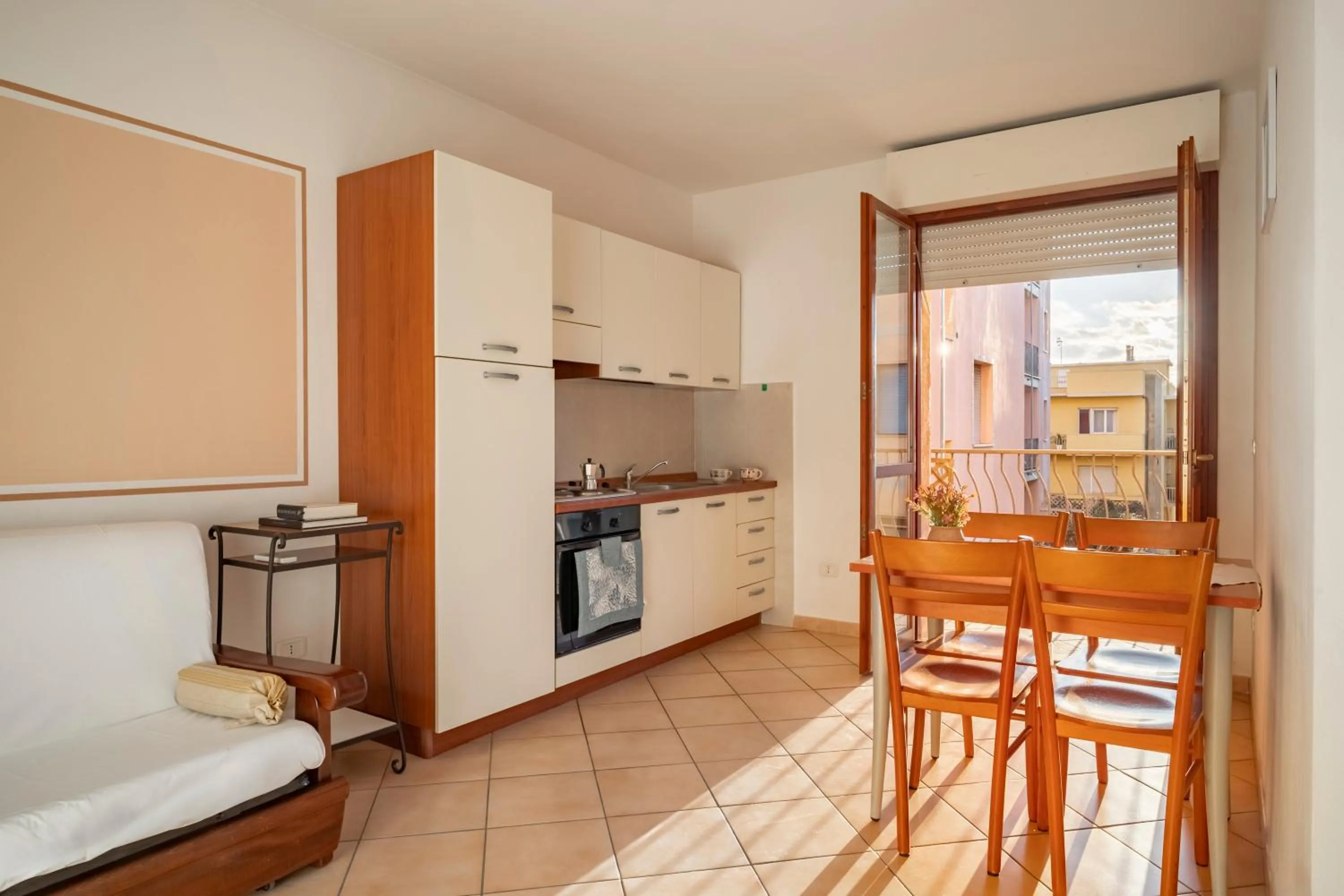 Kitchen or kitchenette in Lola Piccolo Hotel e Appartamenti