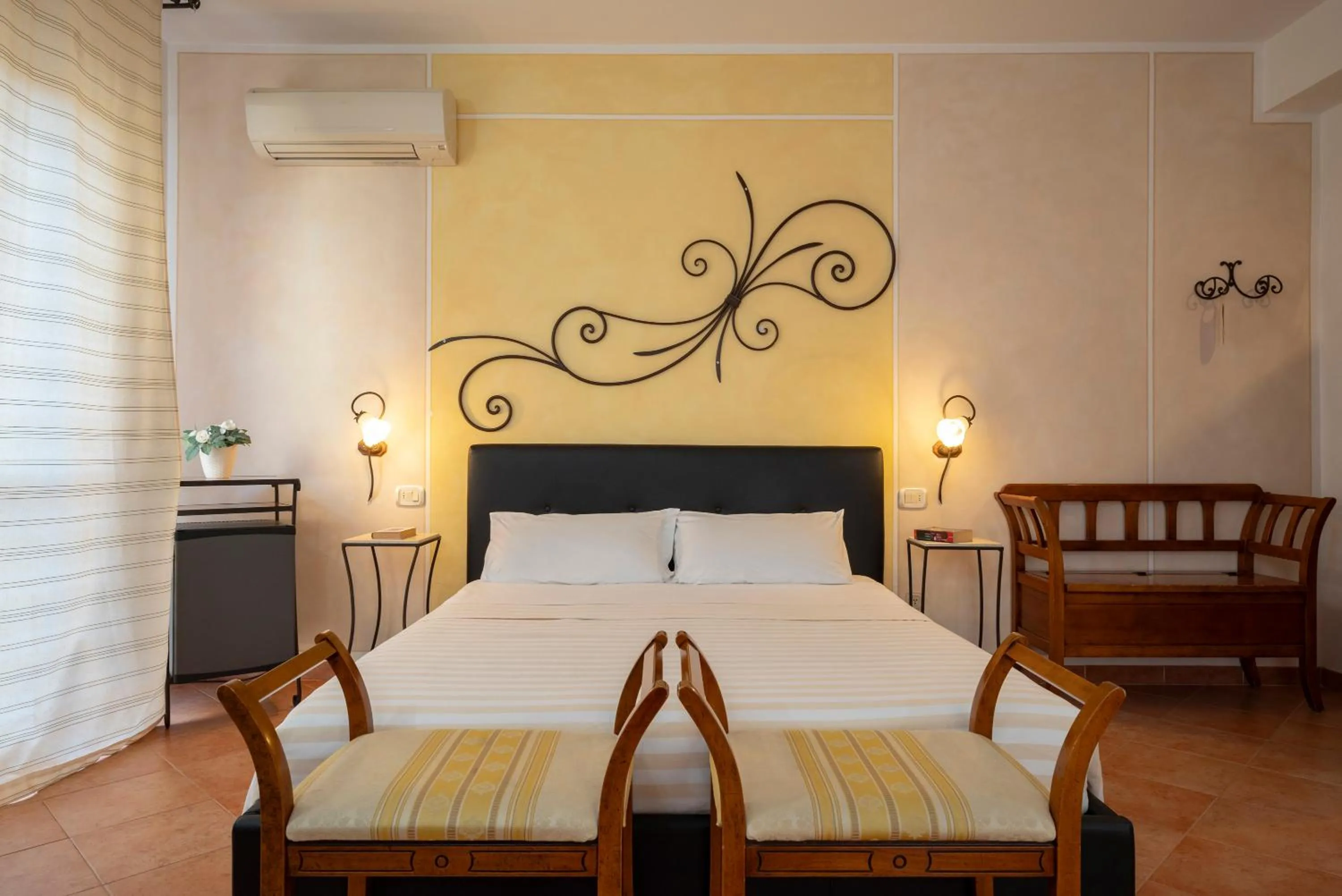 Bedroom in Lola Piccolo Hotel e Appartamenti