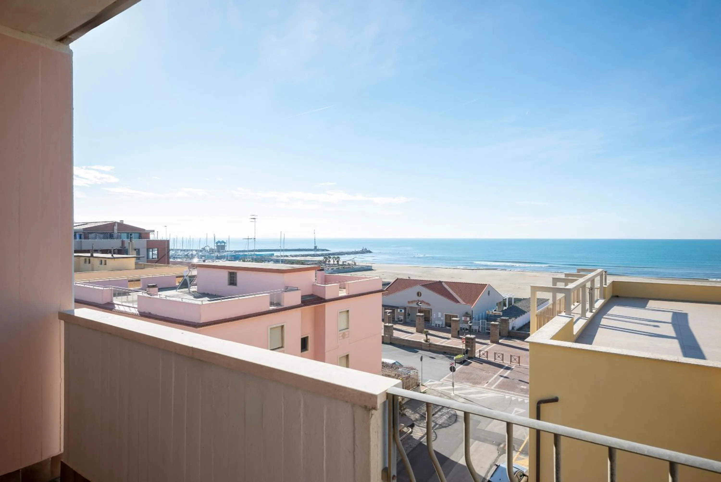 Sea view in Lola Piccolo Hotel e Appartamenti