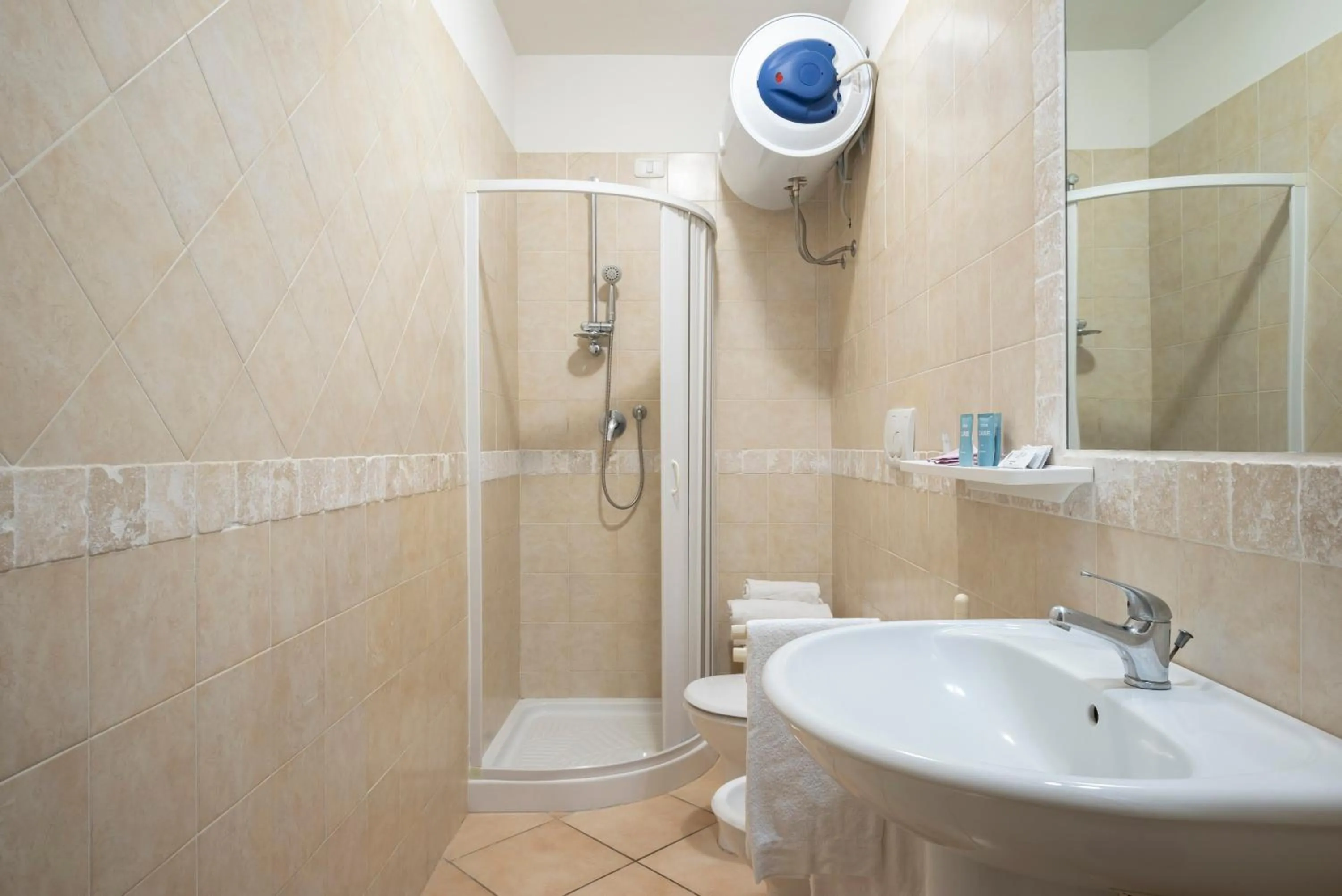 Shower in Lola Piccolo Hotel e Appartamenti