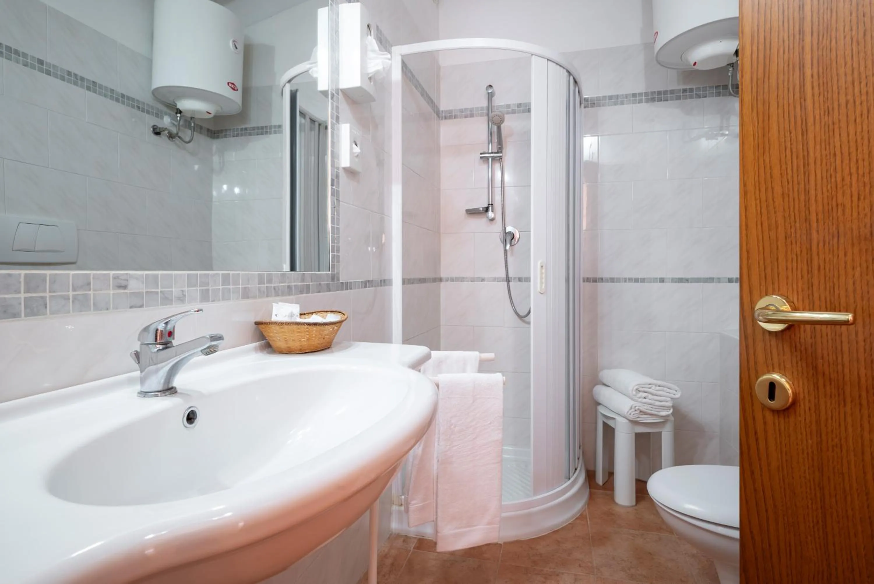 Bathroom in Lola Piccolo Hotel e Appartamenti