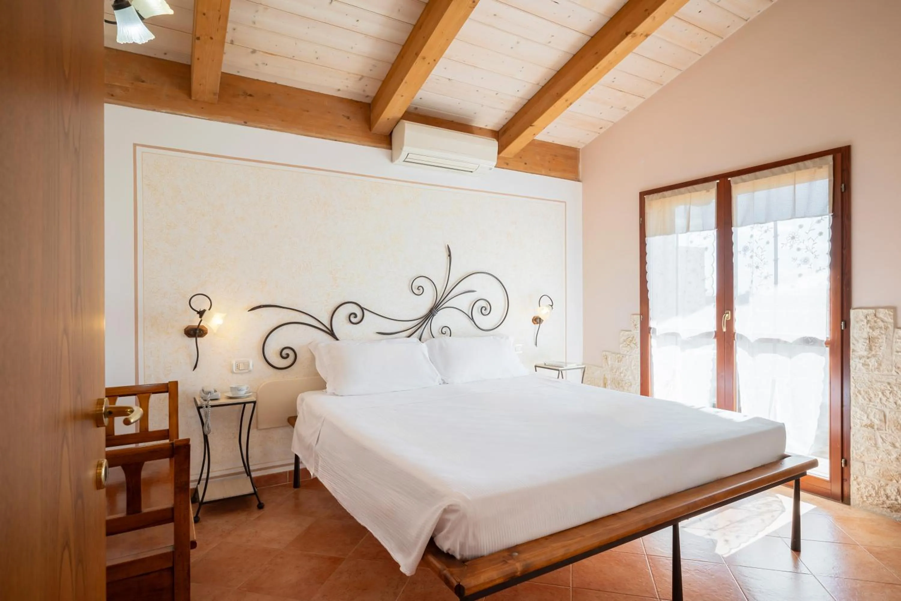 Bedroom in Lola Piccolo Hotel e Appartamenti