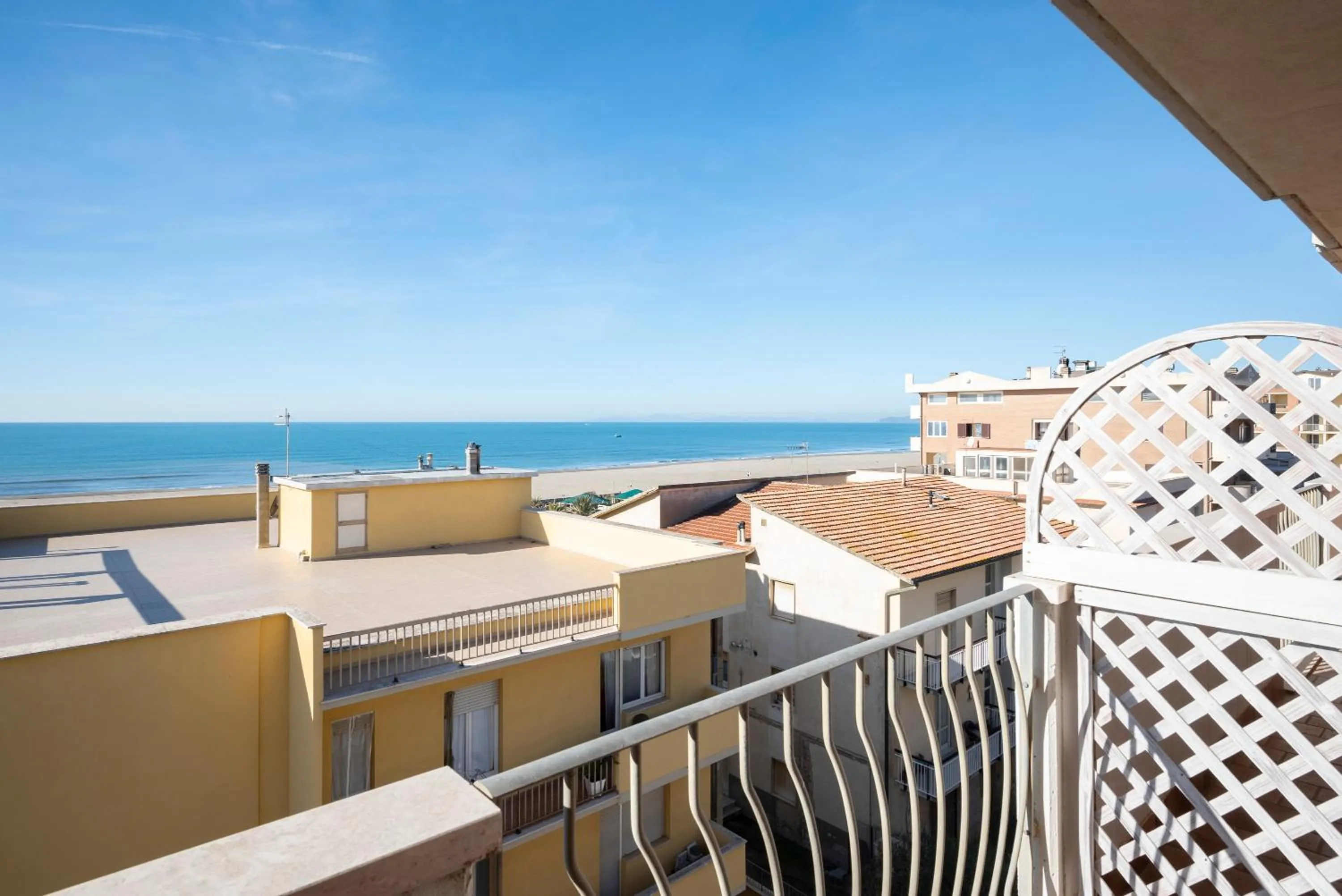 Sea view in Lola Piccolo Hotel e Appartamenti