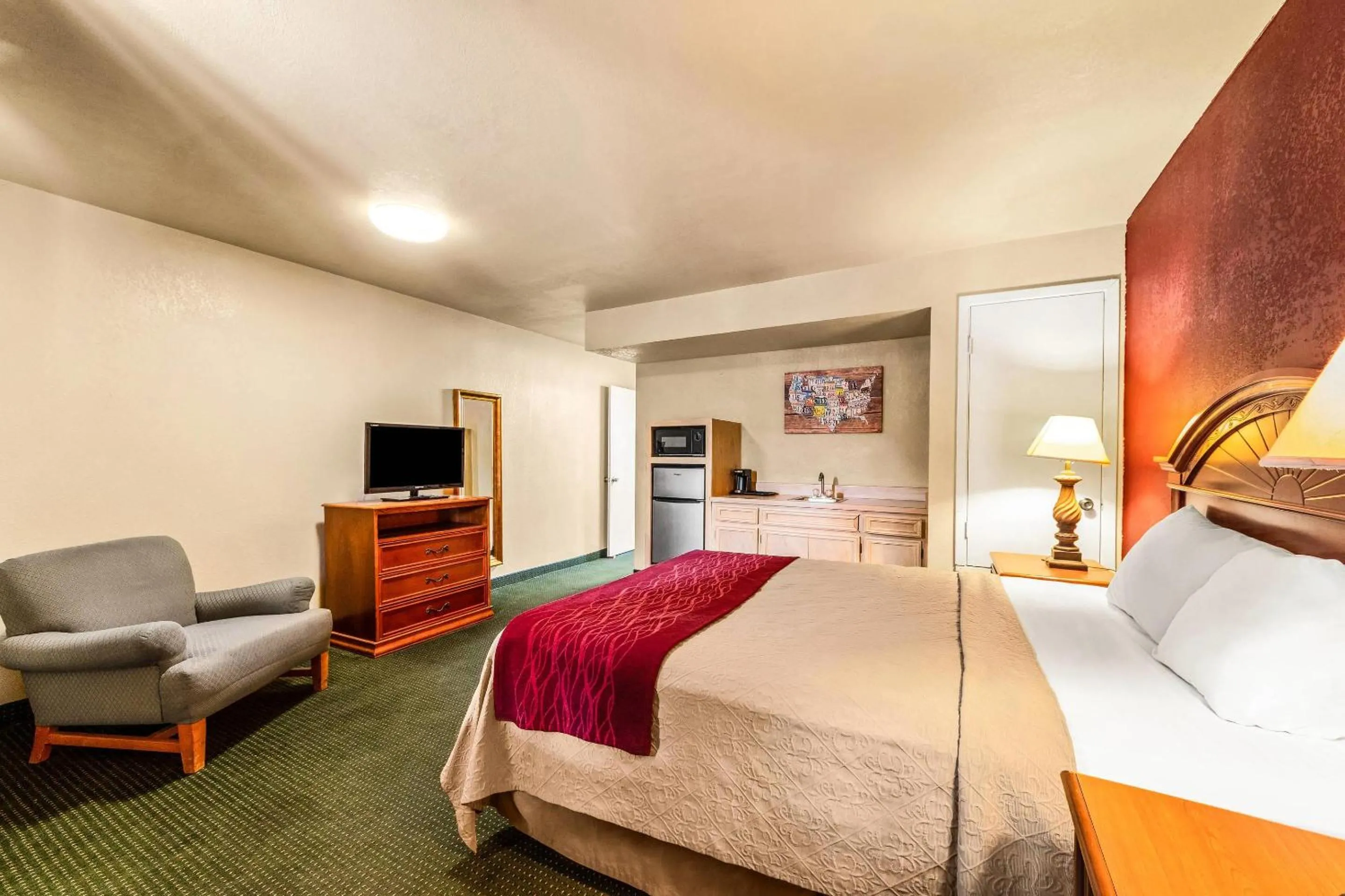 Bedroom, Bed in Econo Lodge Del Rio