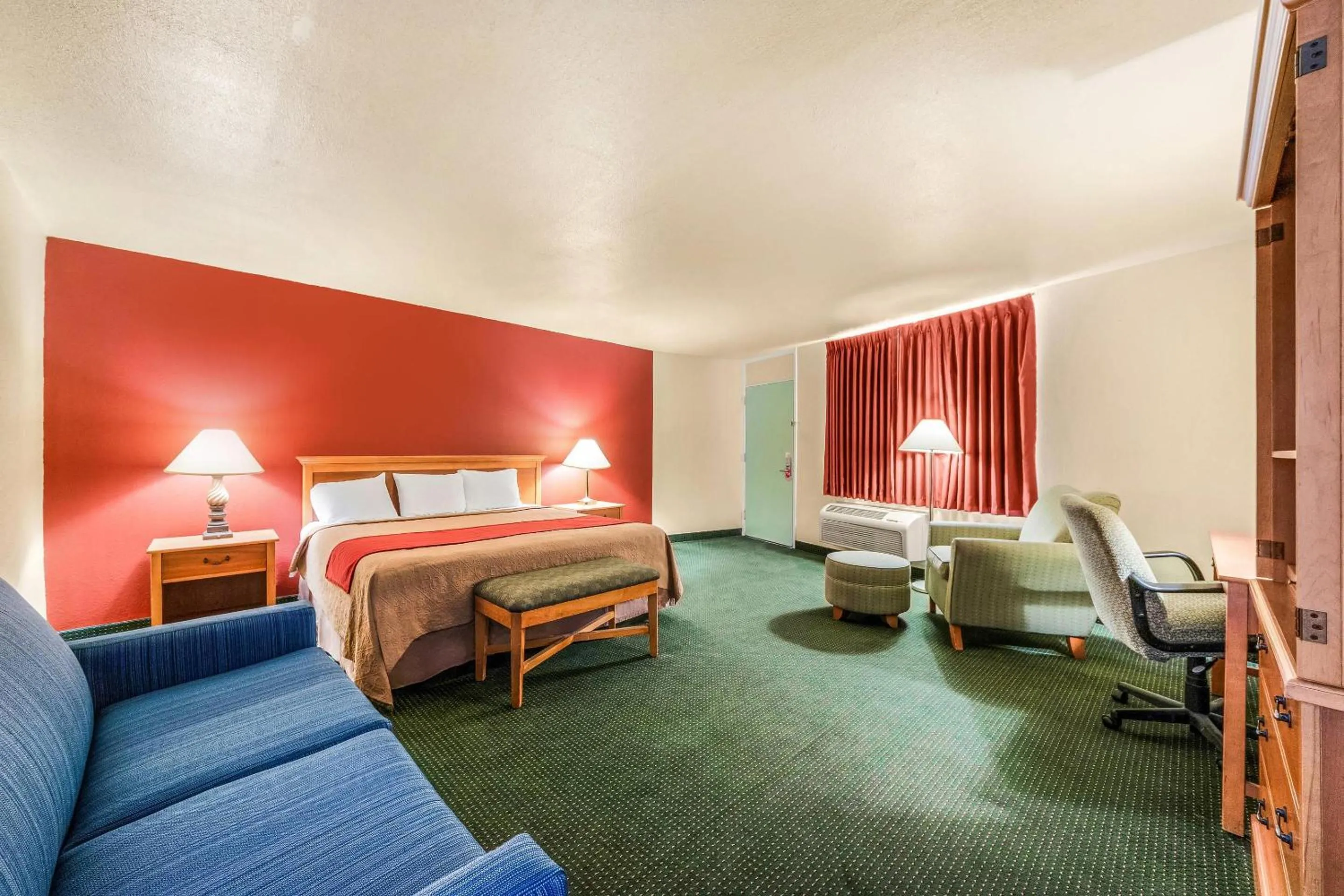 Bedroom, Bed in Econo Lodge Del Rio