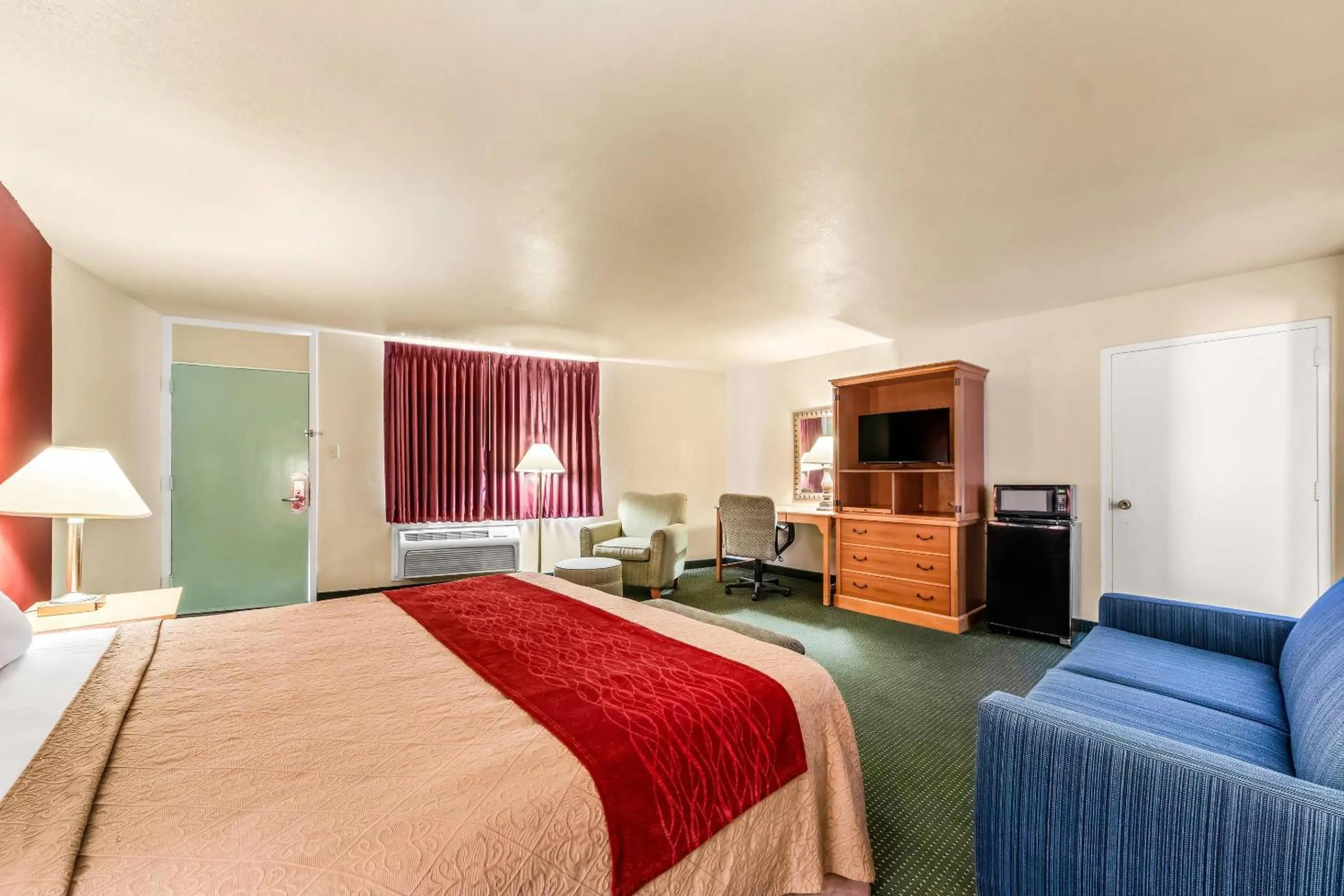 Bedroom, Bed in Econo Lodge Del Rio