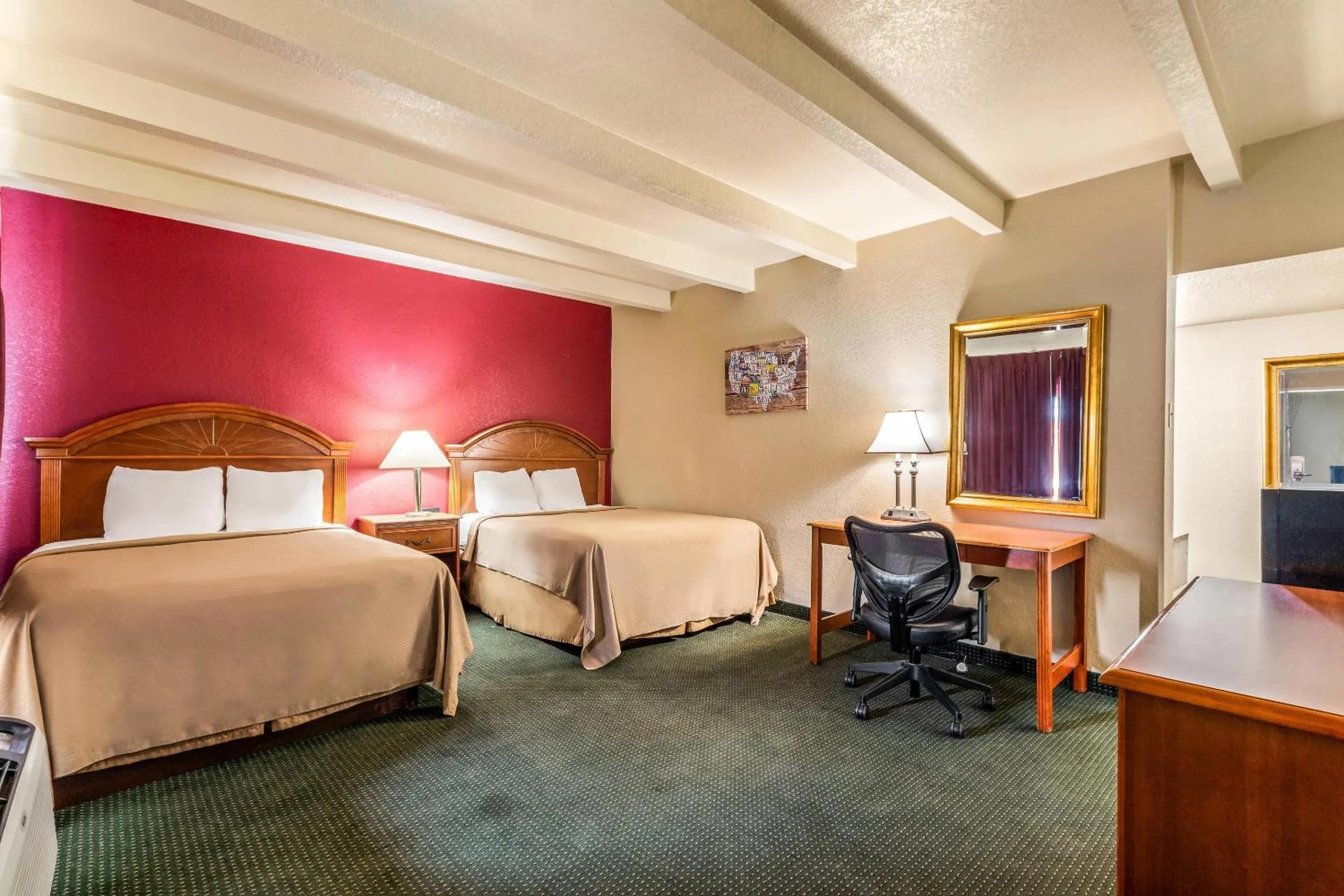 Bedroom, Bed in Econo Lodge Del Rio