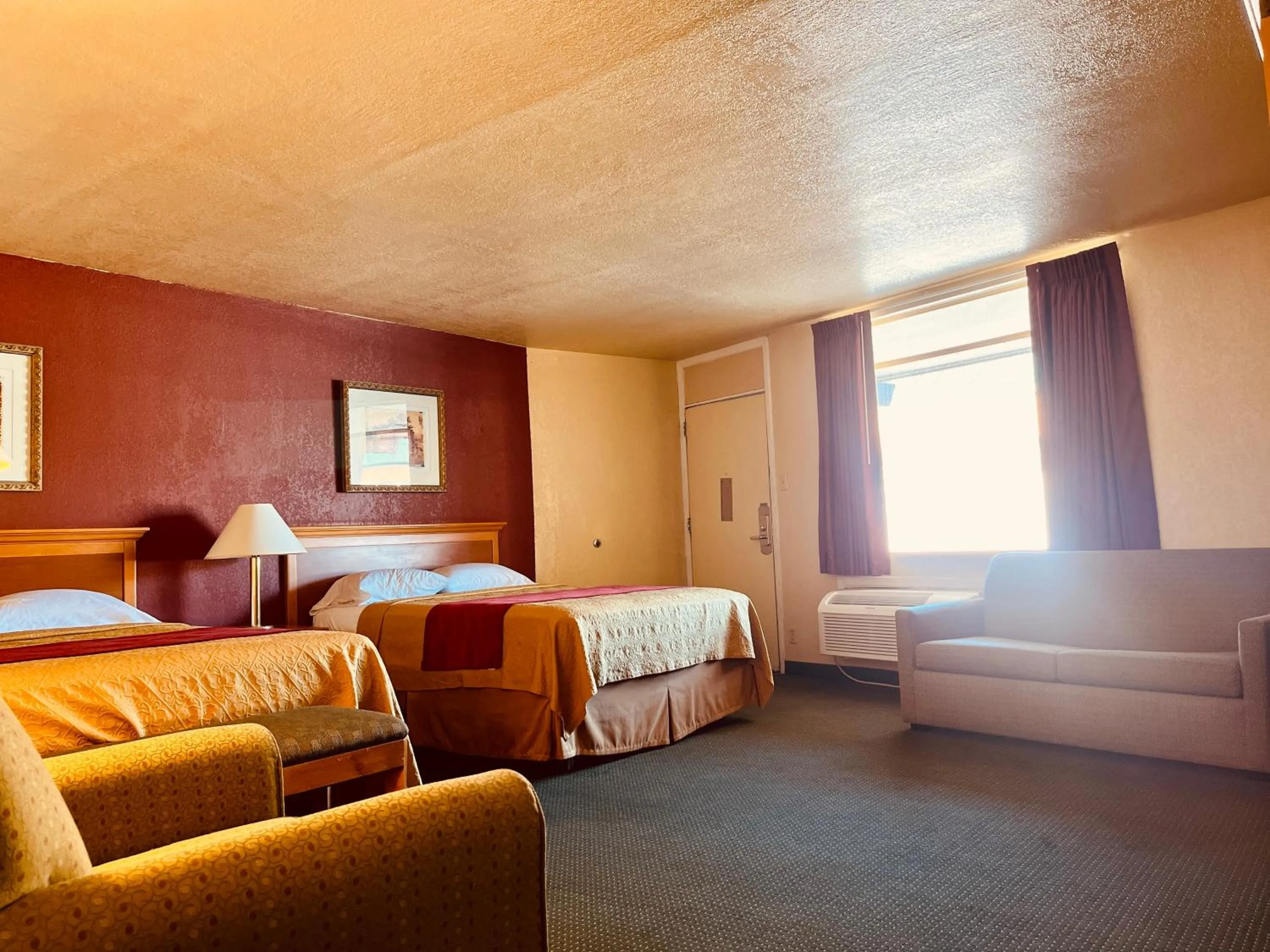 Bed in Econo Lodge Del Rio