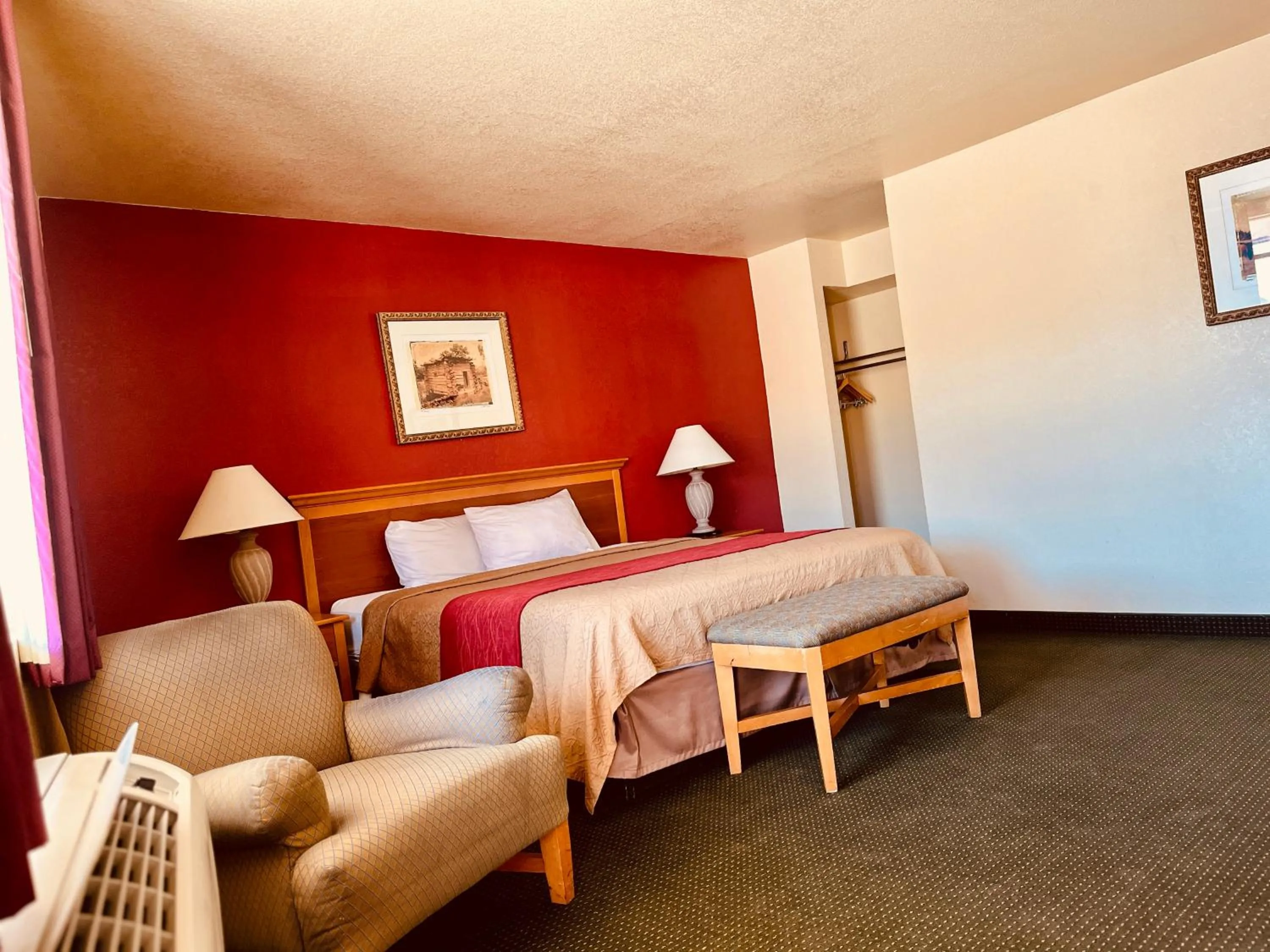 Bed in Econo Lodge Del Rio