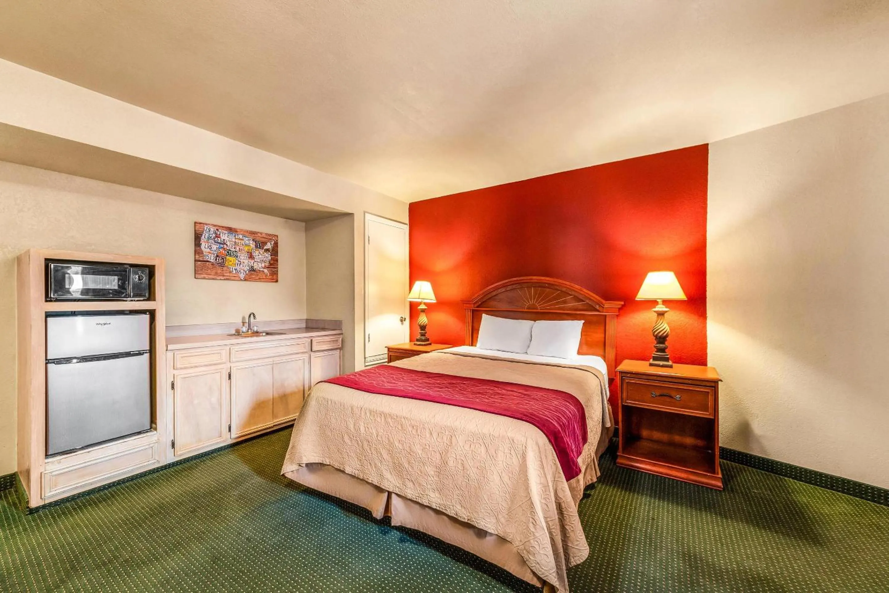 Bedroom, Bed in Econo Lodge Del Rio