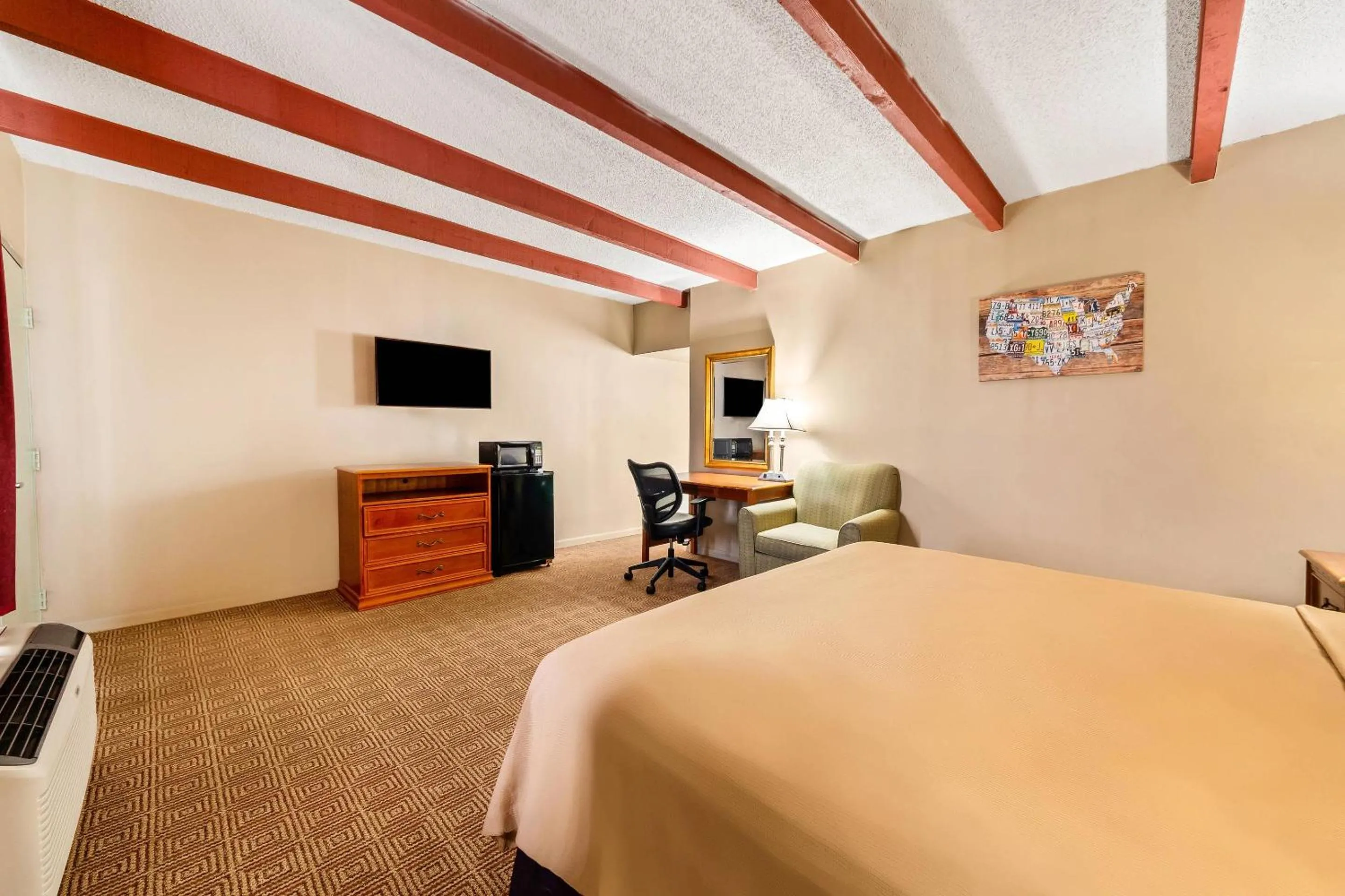 Bedroom, Bed in Econo Lodge Del Rio