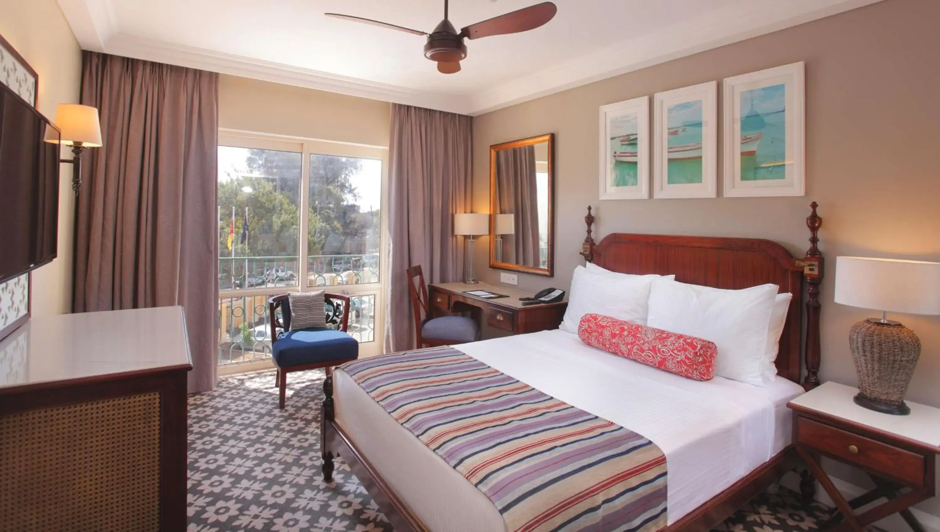 Standard Room 1 Queen Bed Non Smoking - single occupancy in Southern Sun Maputo Standard Room 1 Queen Bed Non Smoking - single occupancy in Southern Sun Maputo