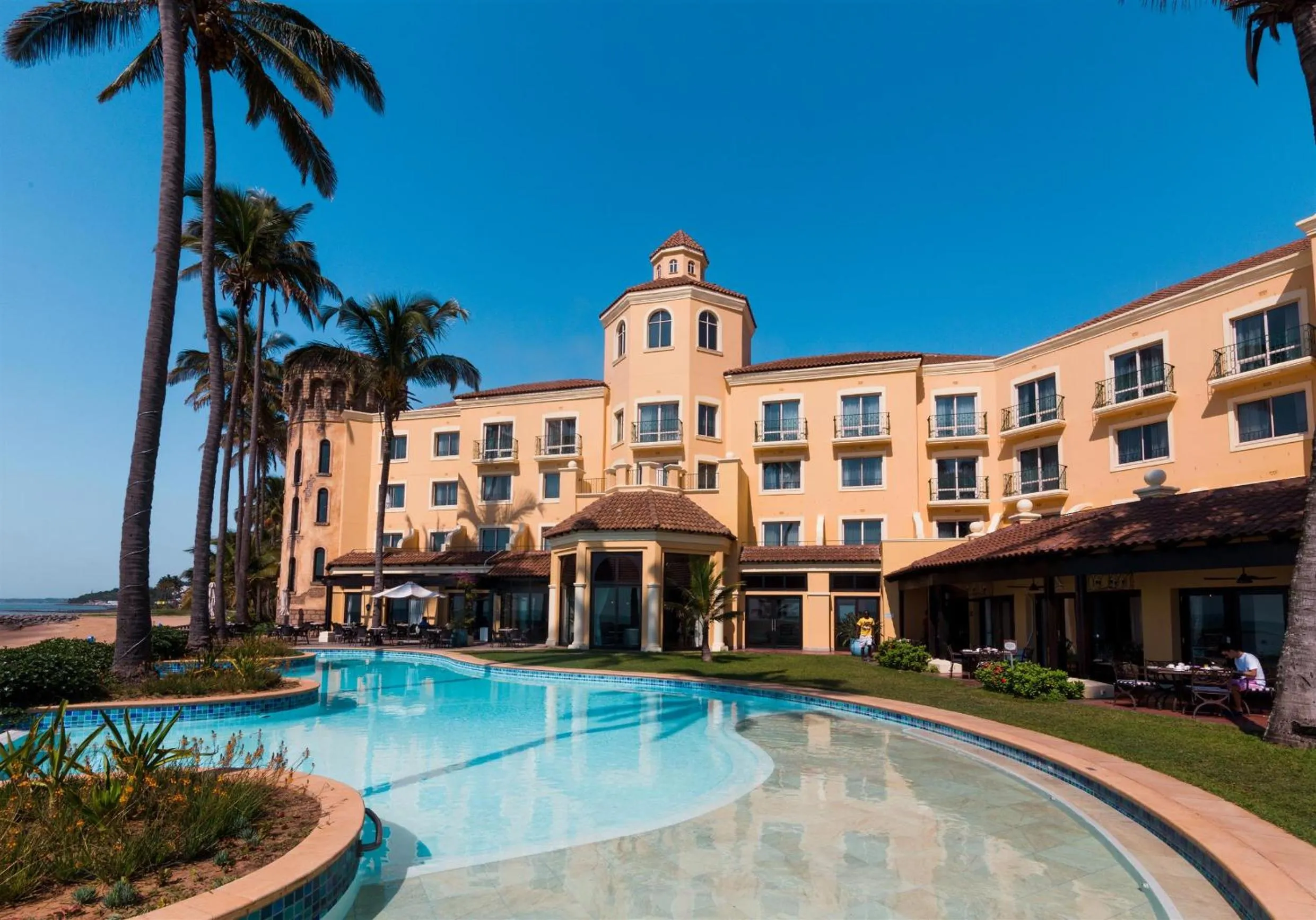 Swimming pool in Southern Sun Maputo