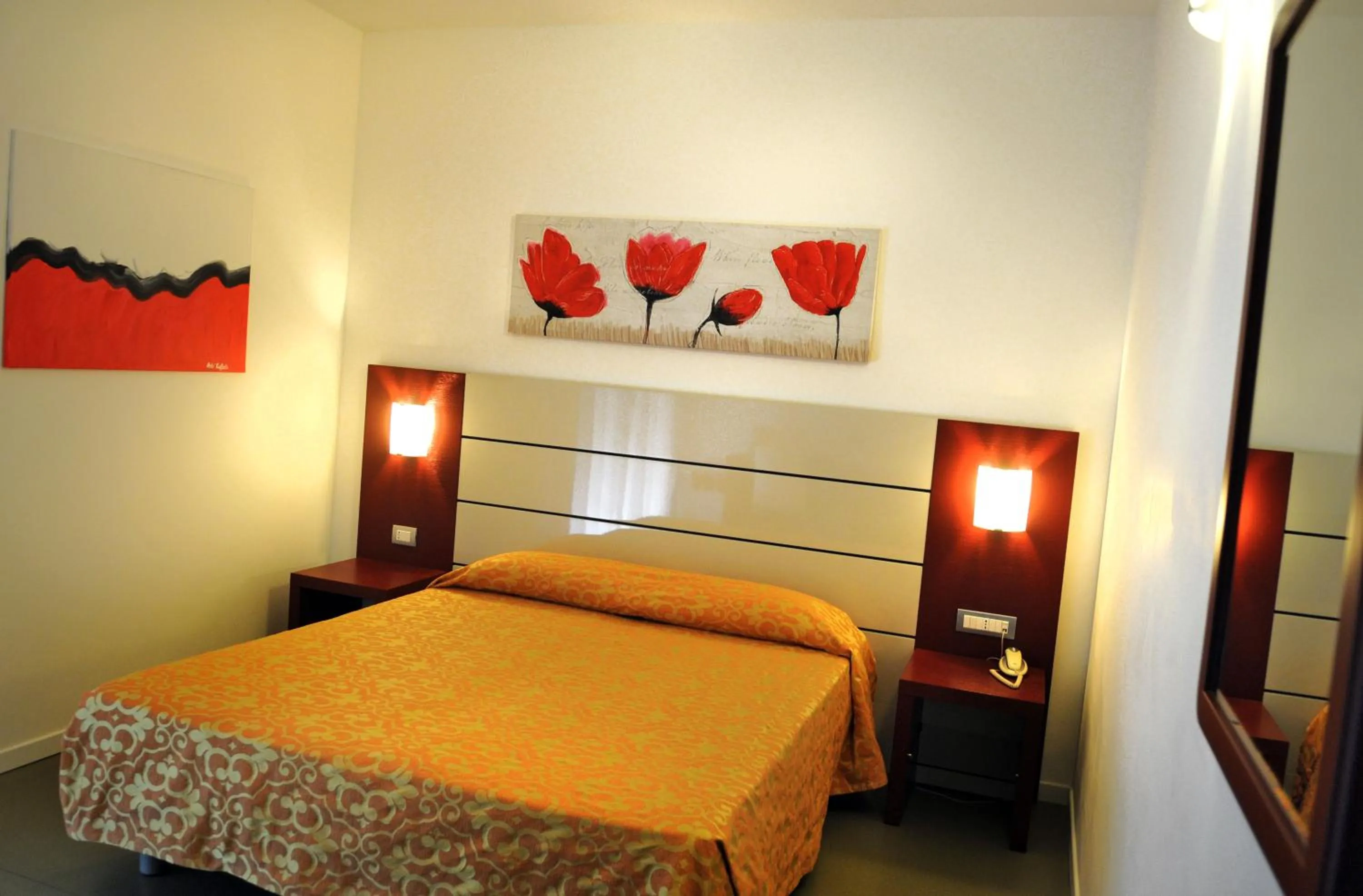 Bedroom, Bed in Hotel Raffaello