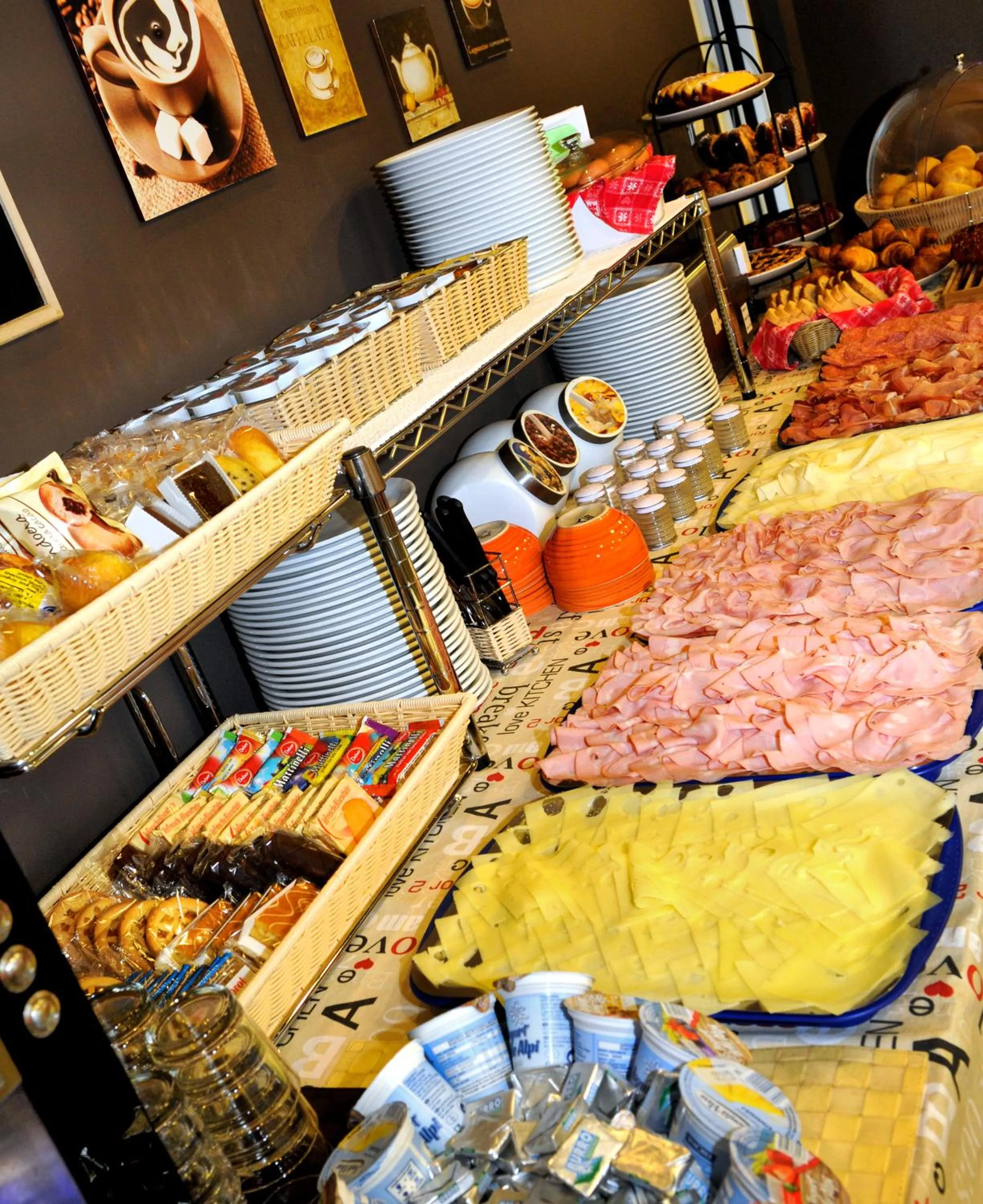 Buffet breakfast in Hotel Raffaello